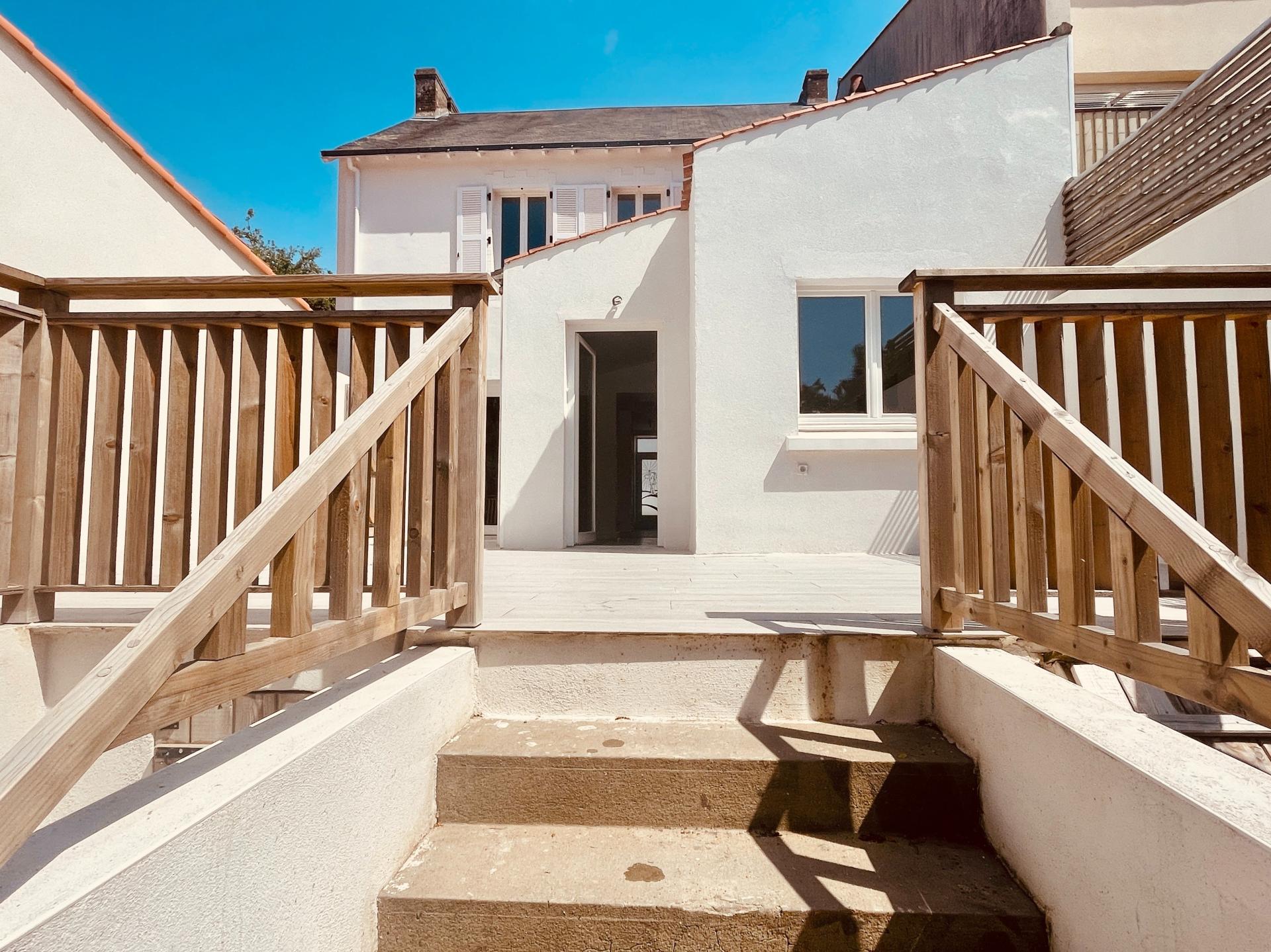 Photo 2 of the listing.