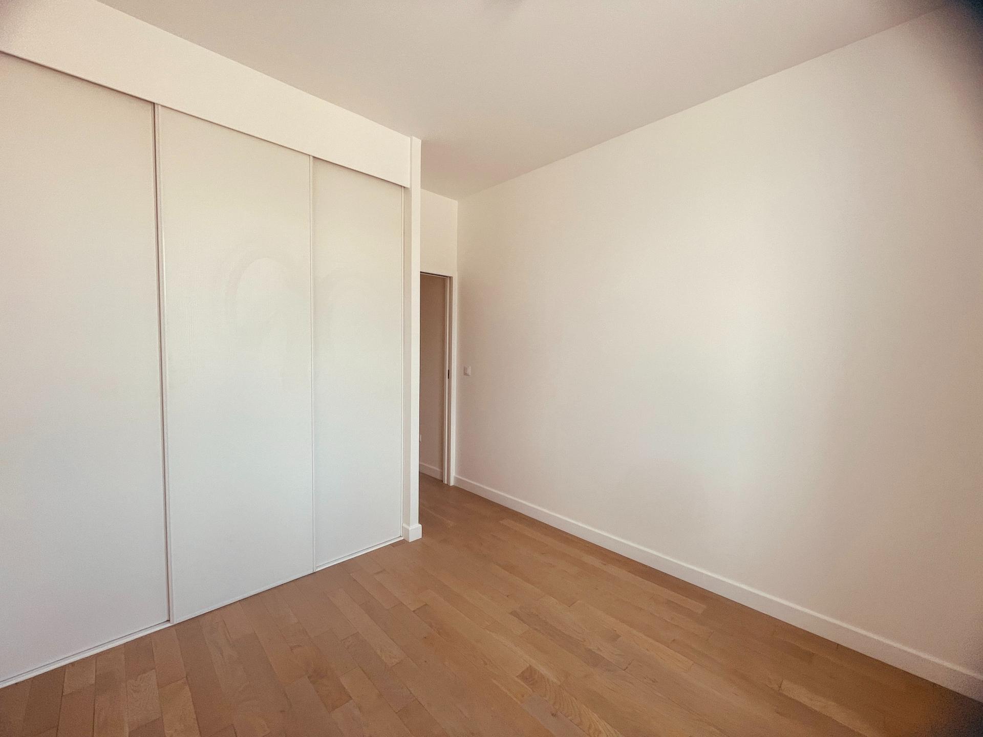 Photo 13 of the listing.