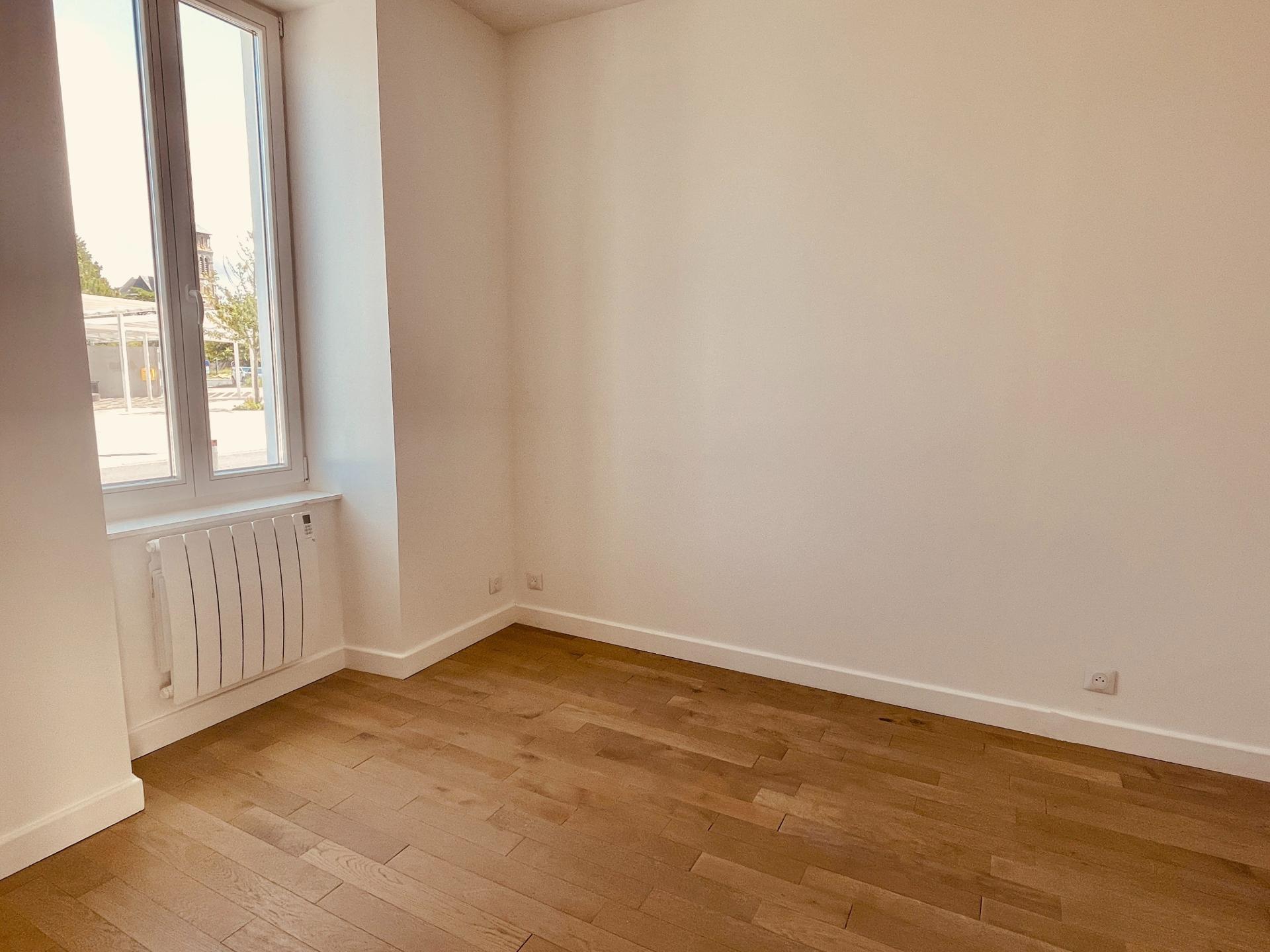 Photo 14 of the listing.