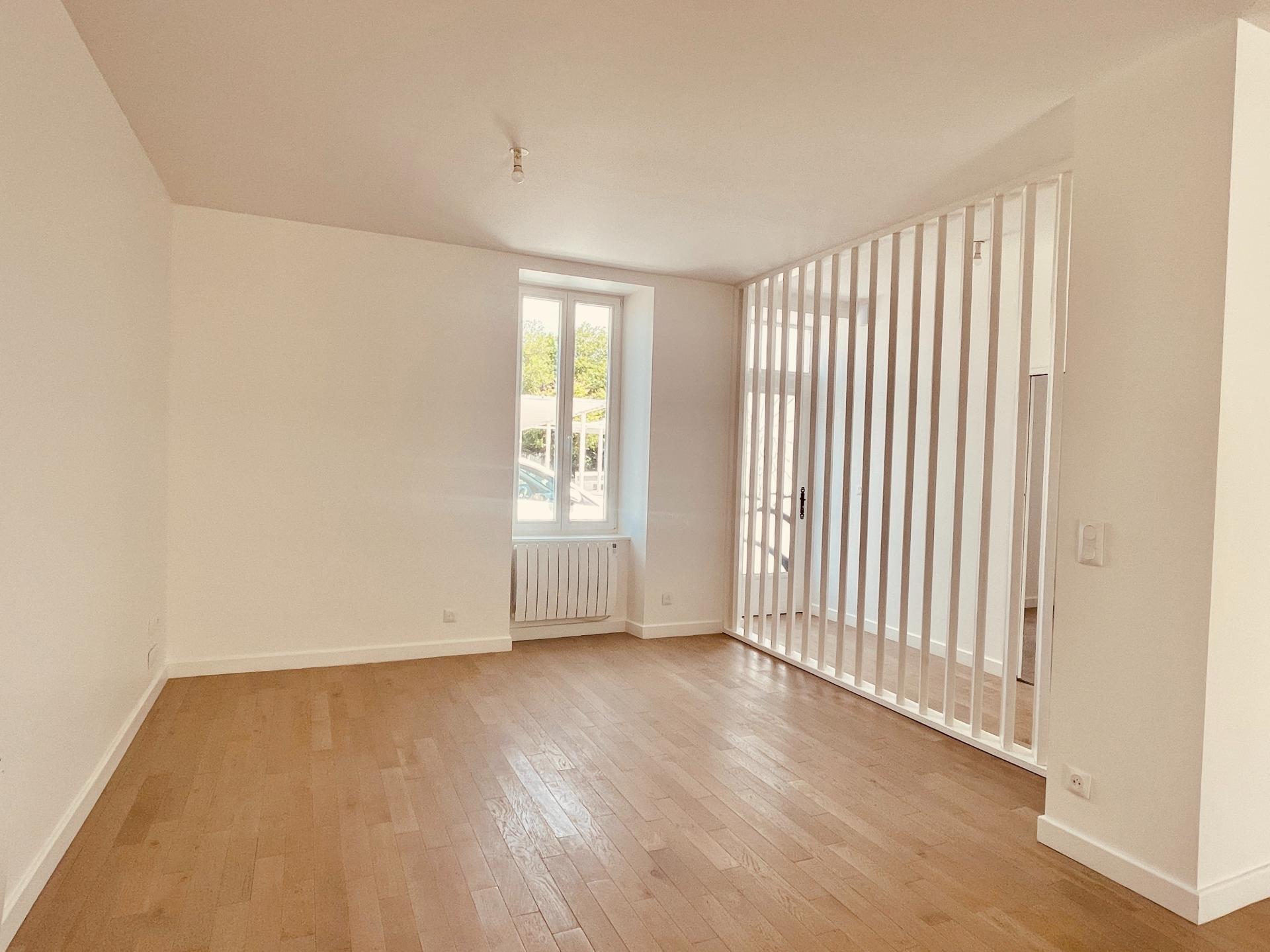 Photo 7 of the listing.