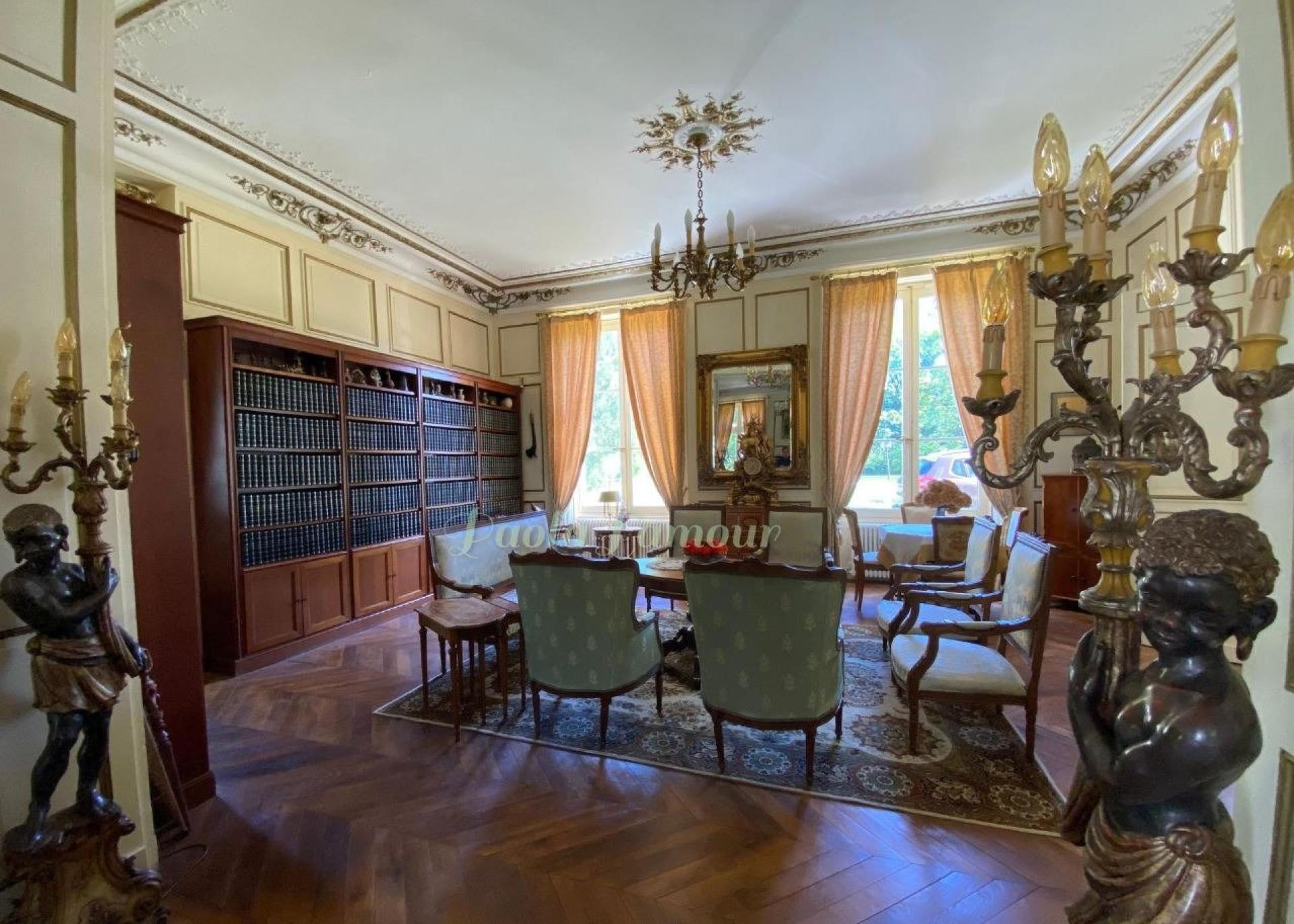 Photo 5 of the listing.