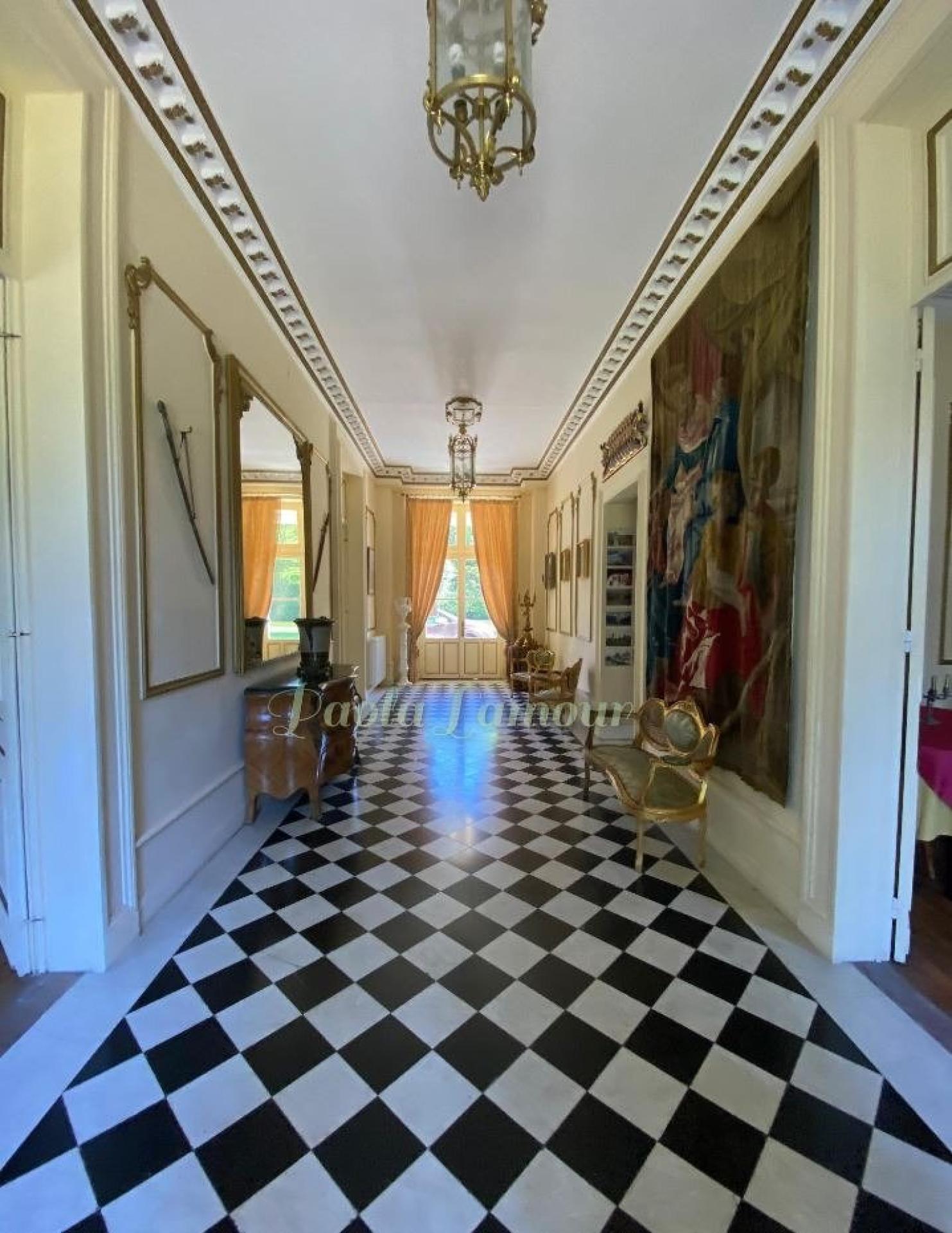 Photo 3 of the listing.