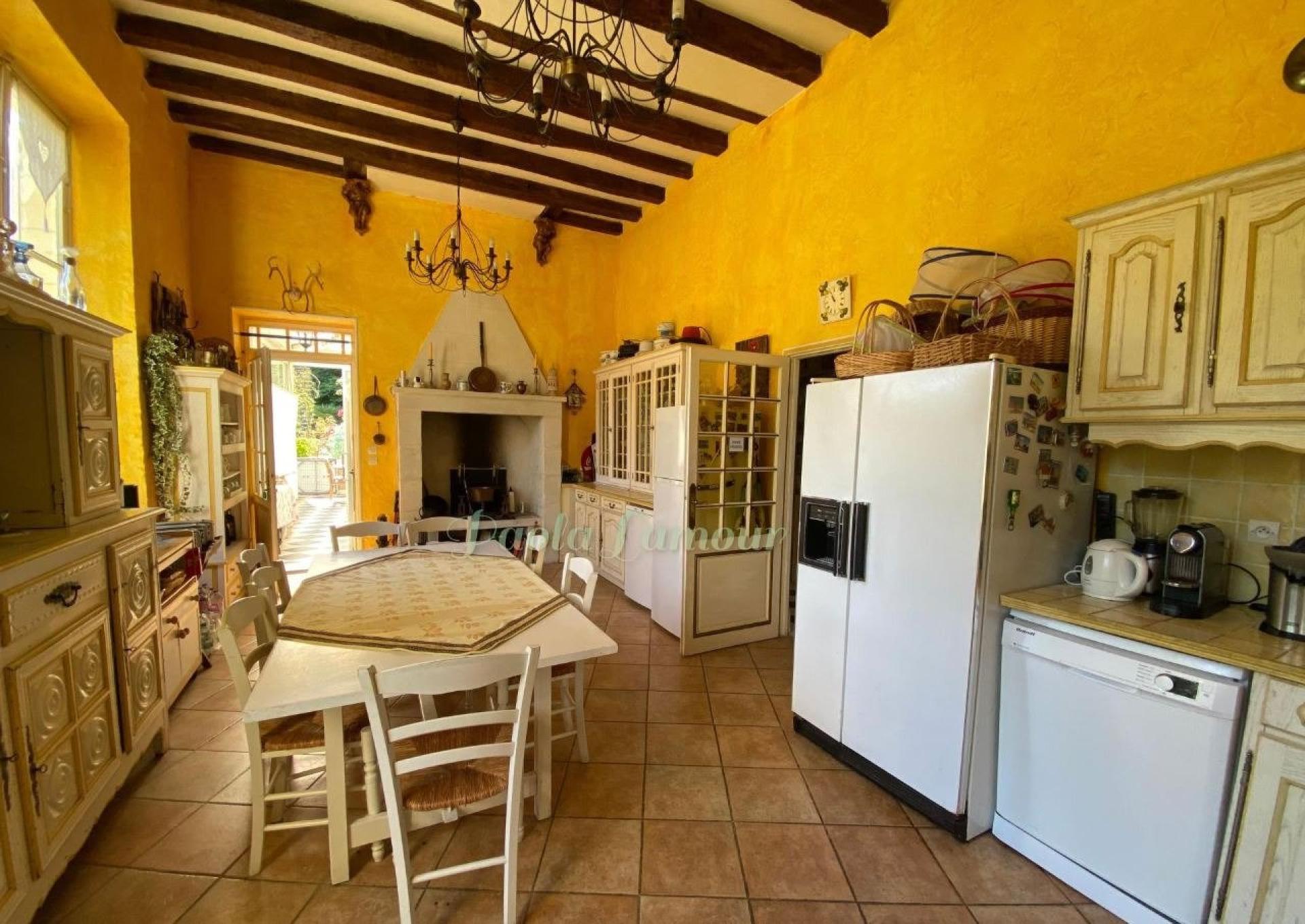 Photo 7 of the listing.