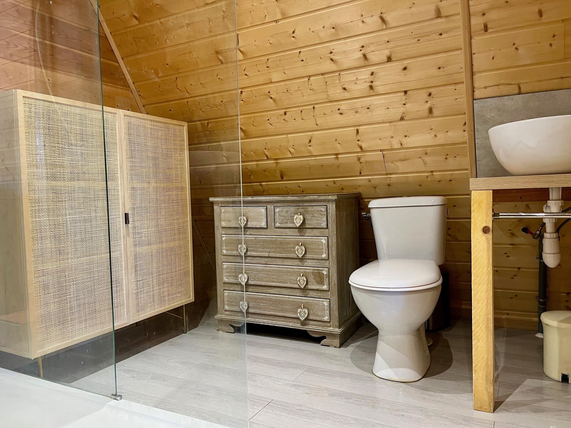 Photo 11 of the listing.