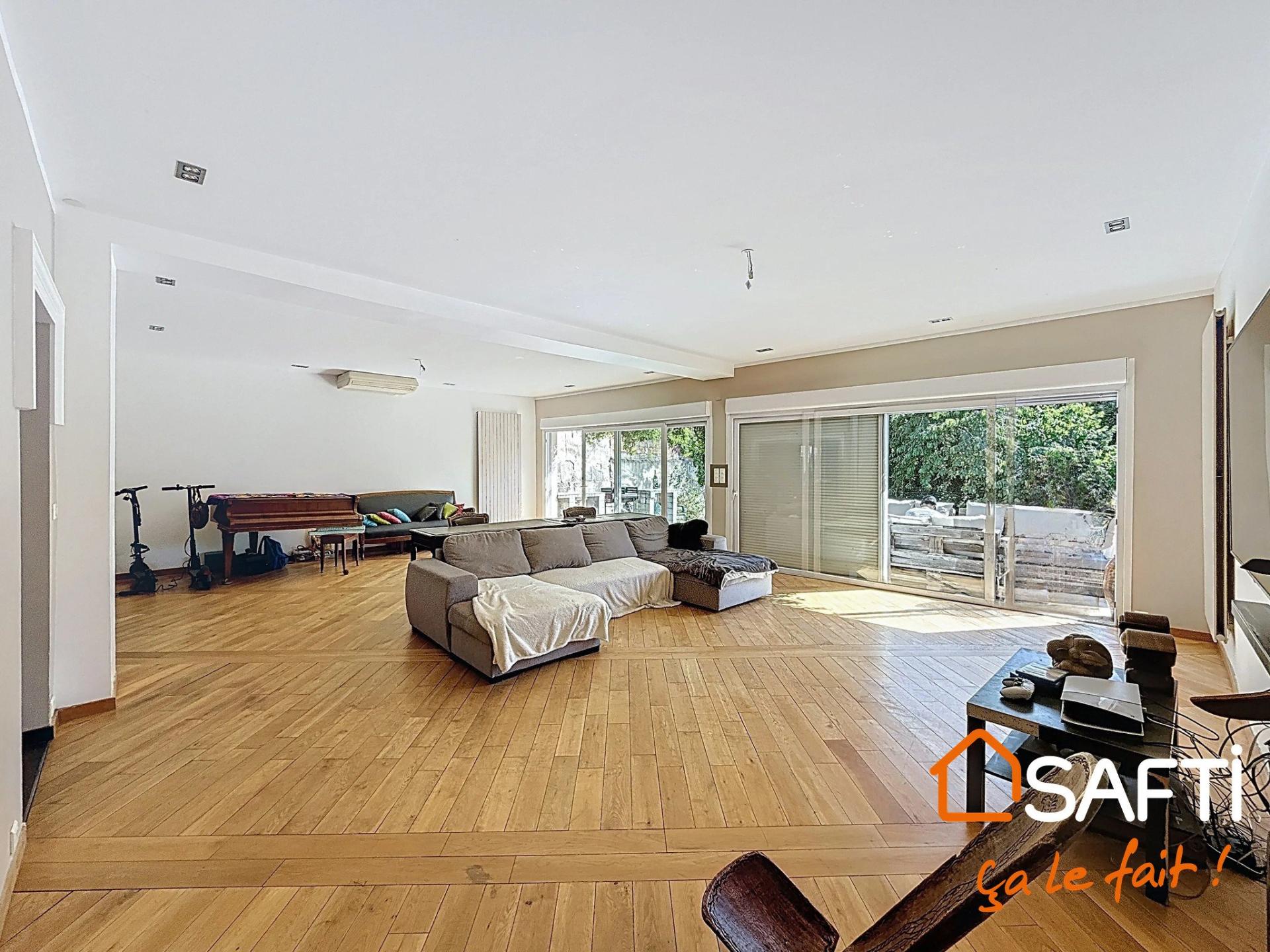 Photo 4 of the listing.