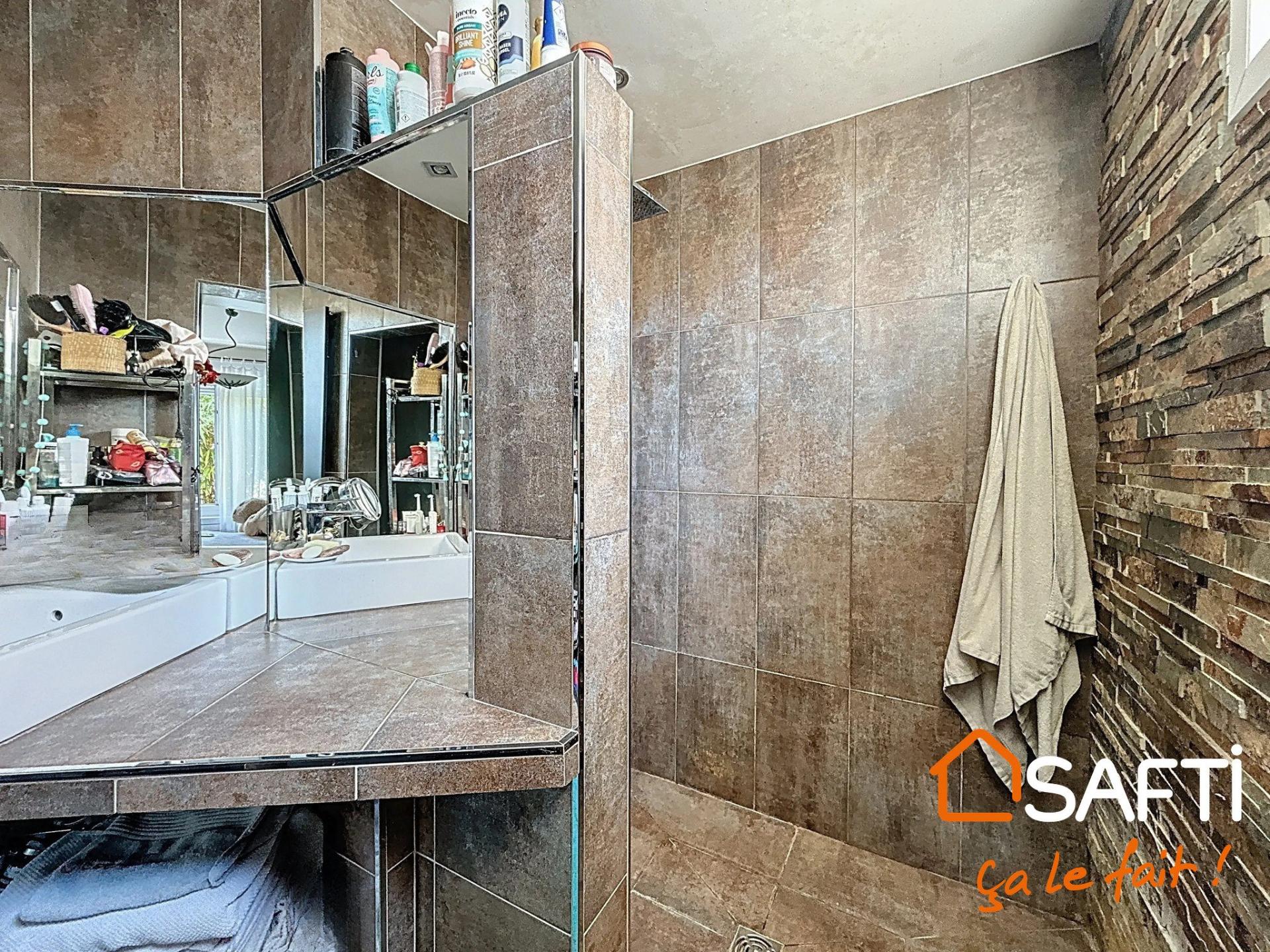 Photo 14 of the listing.