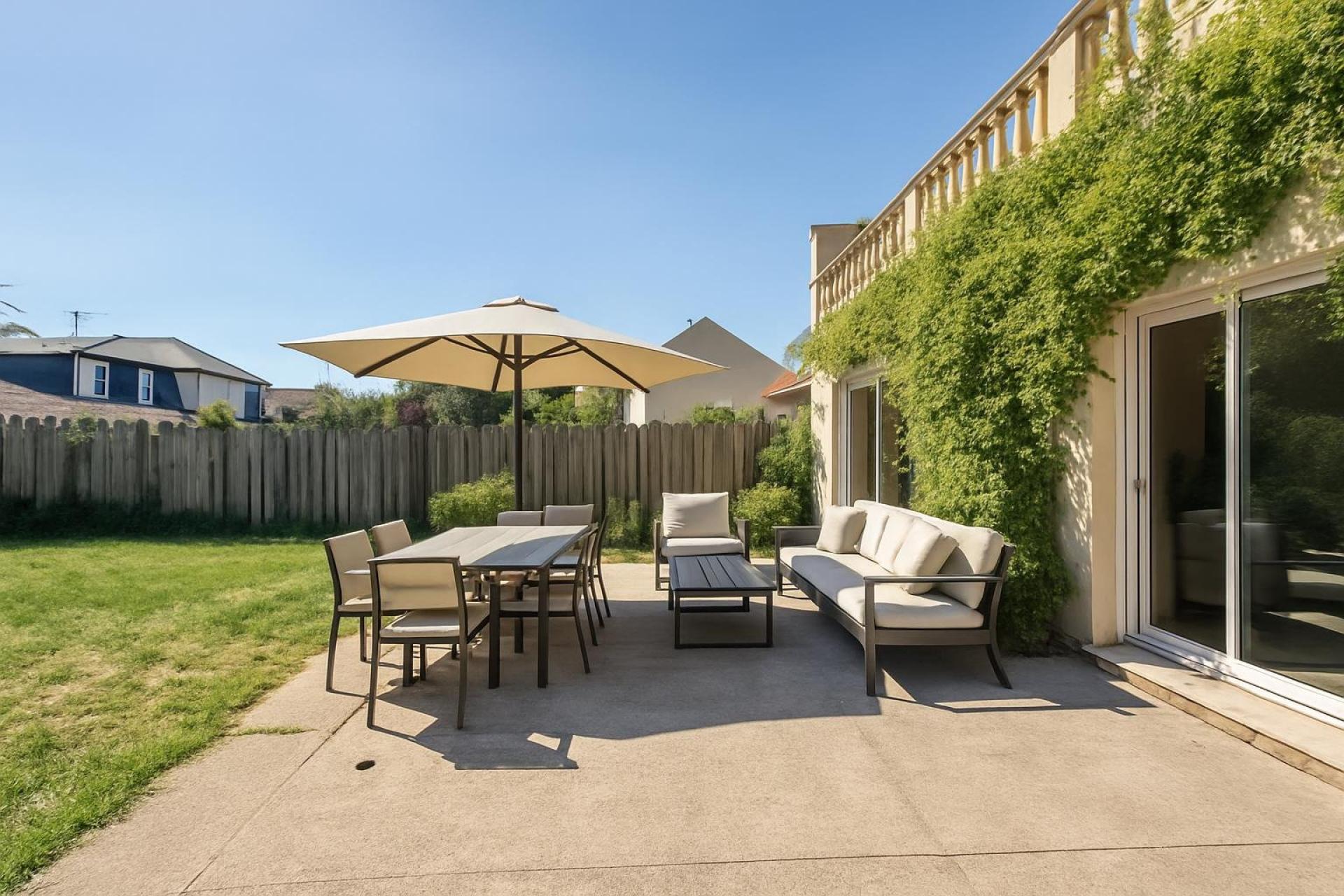 Photo 6 of the listing.