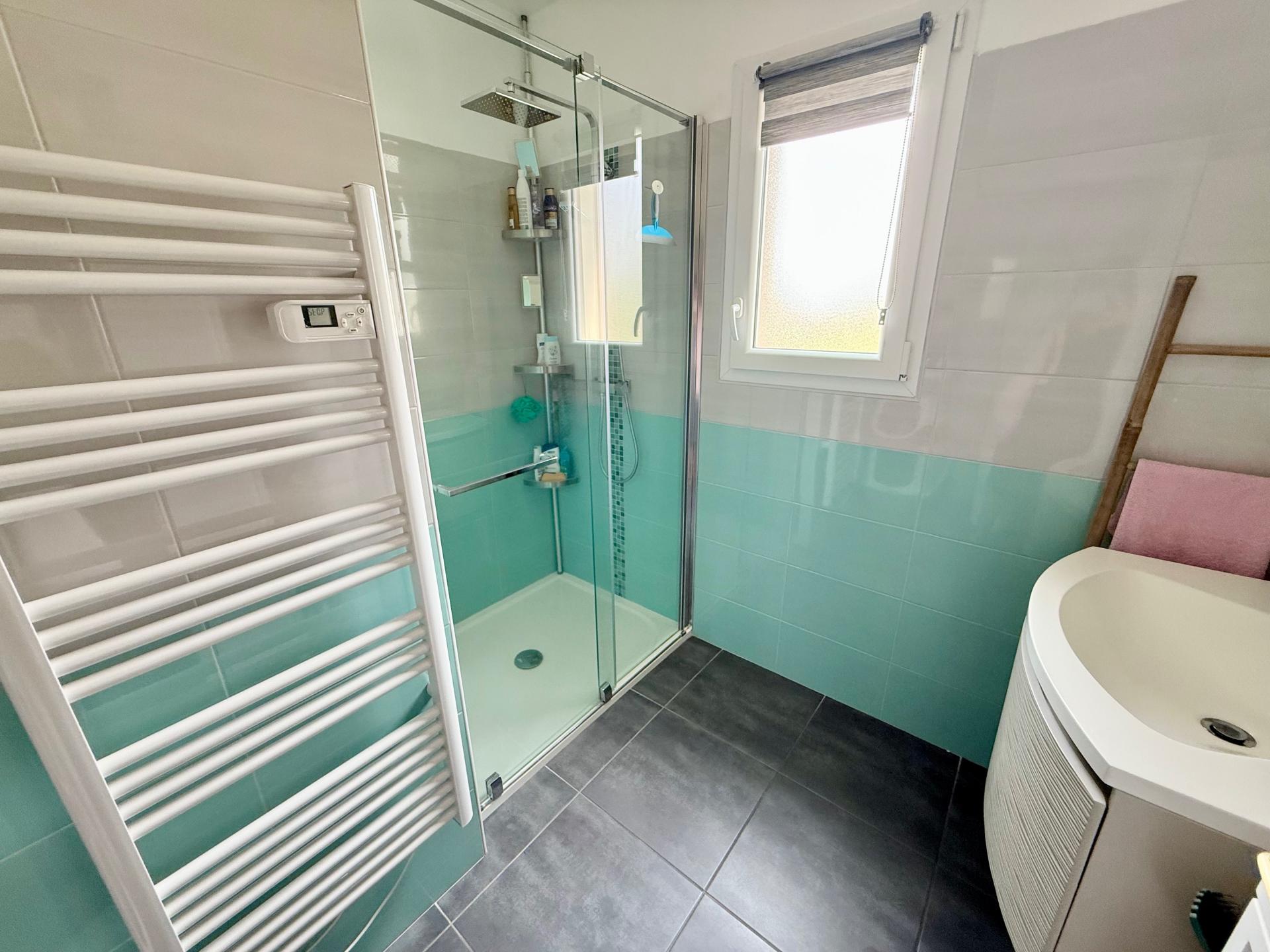 Photo 10 of the listing.