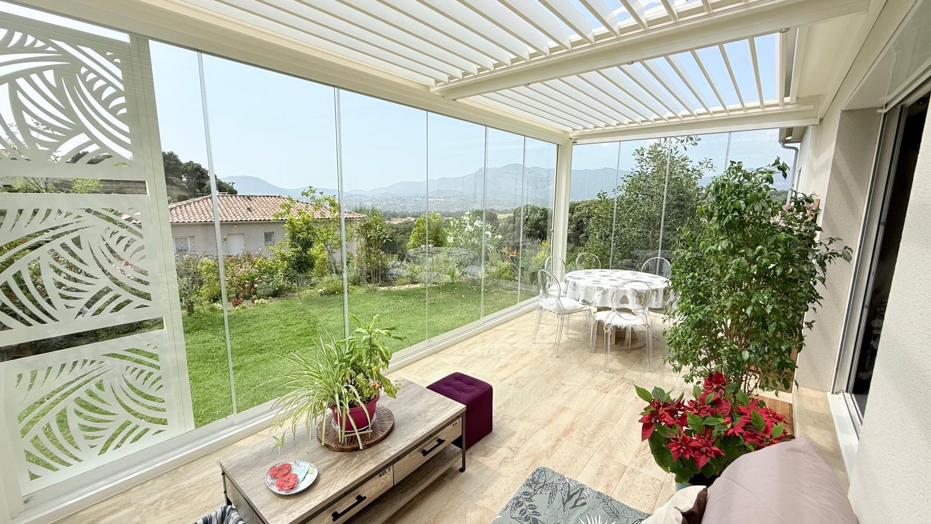 Photo 2 of the listing.