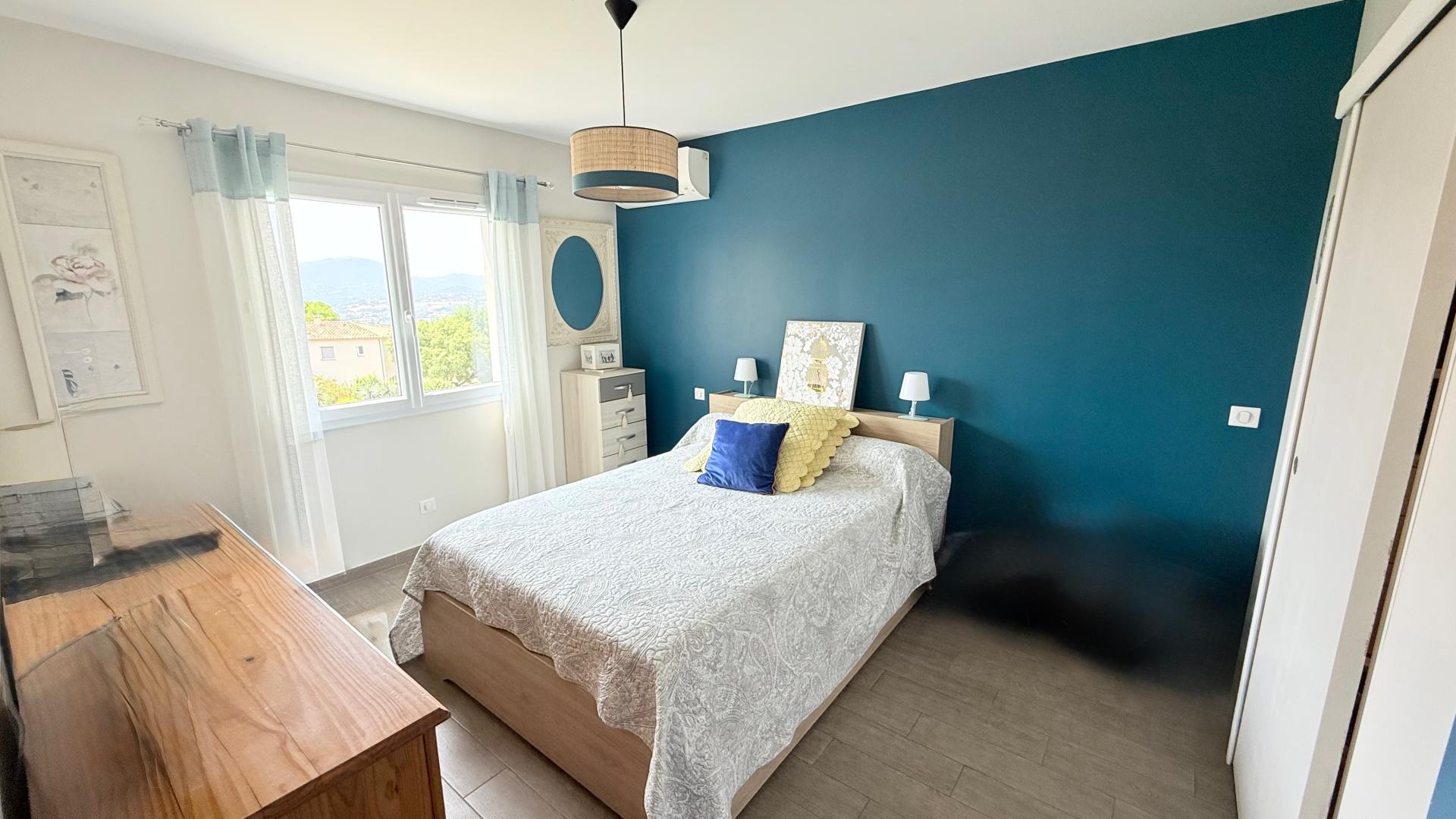 Photo 7 of the listing.