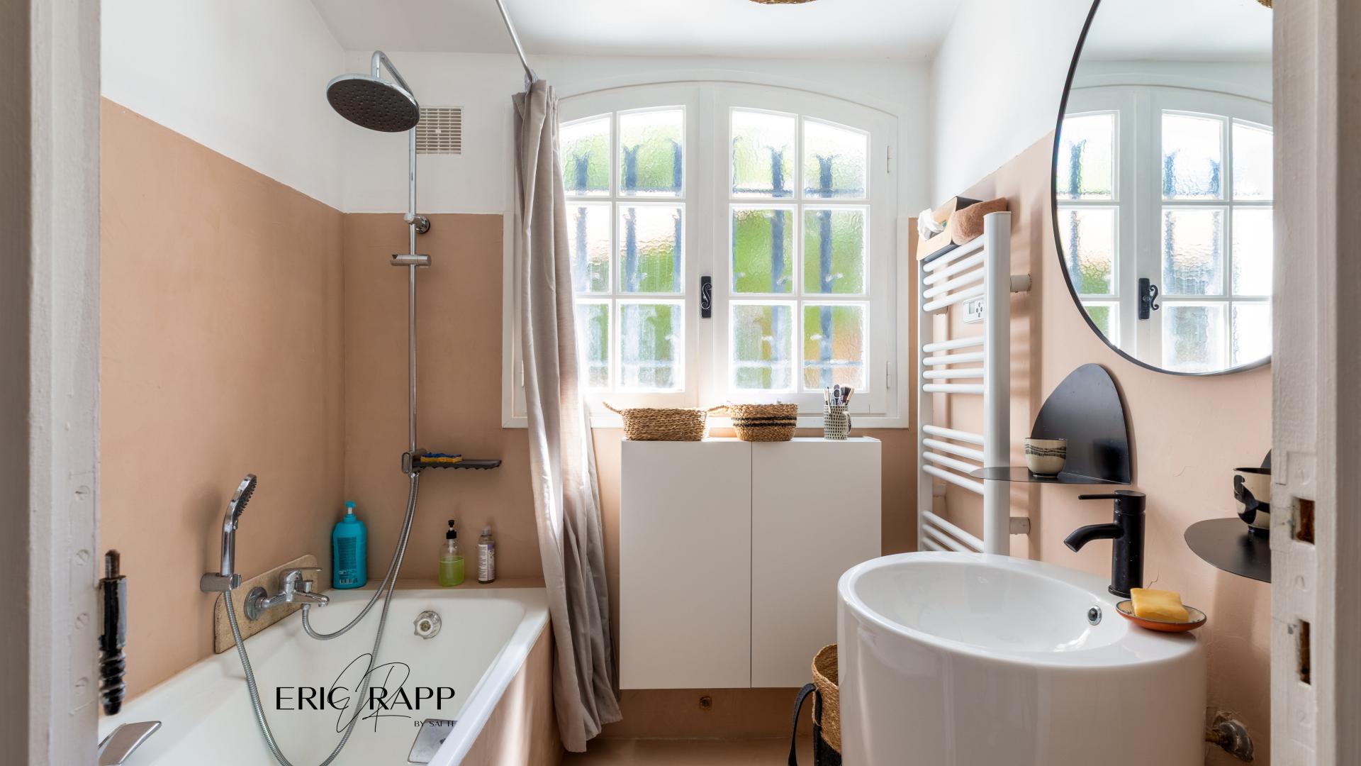 Photo 9 of the listing.