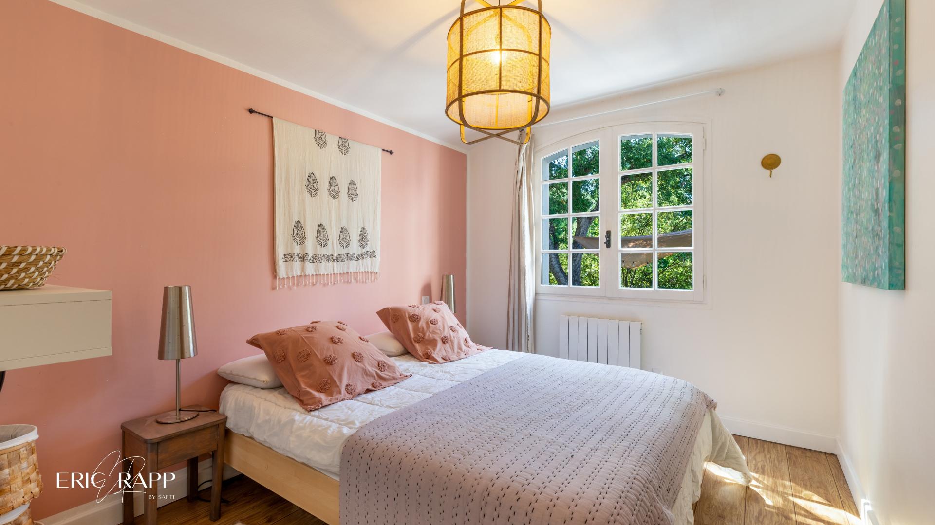 Photo 10 of the listing.