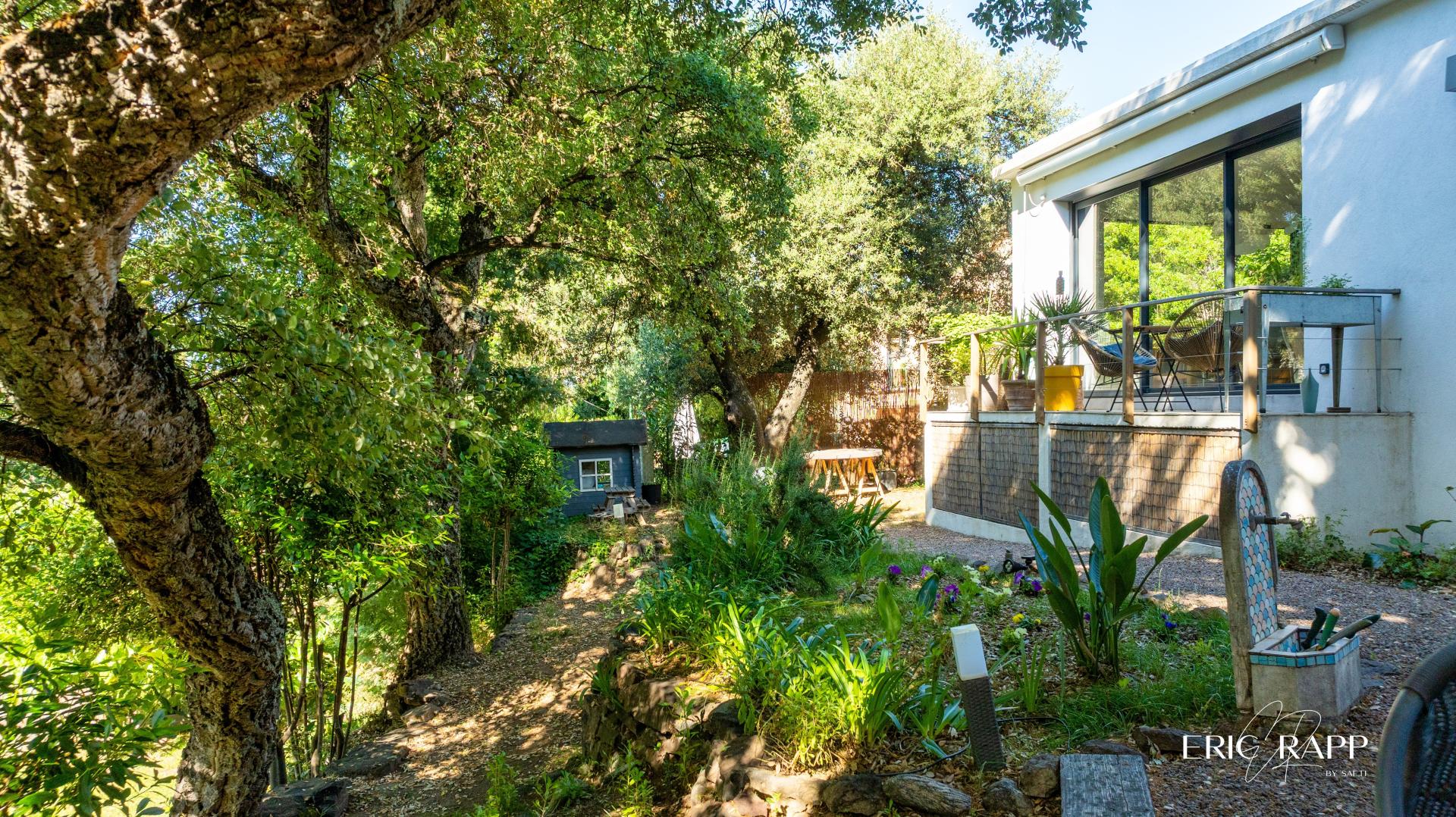 Photo 4 of the listing.