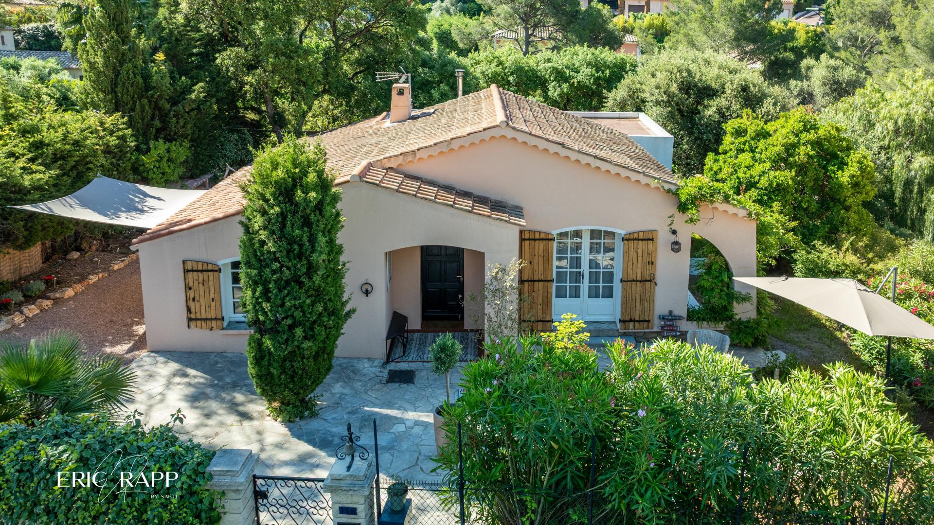 Photo 2 of the listing.