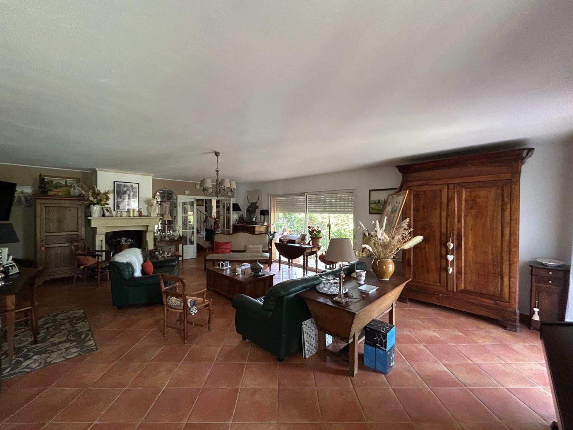 Photo 10 of the listing.