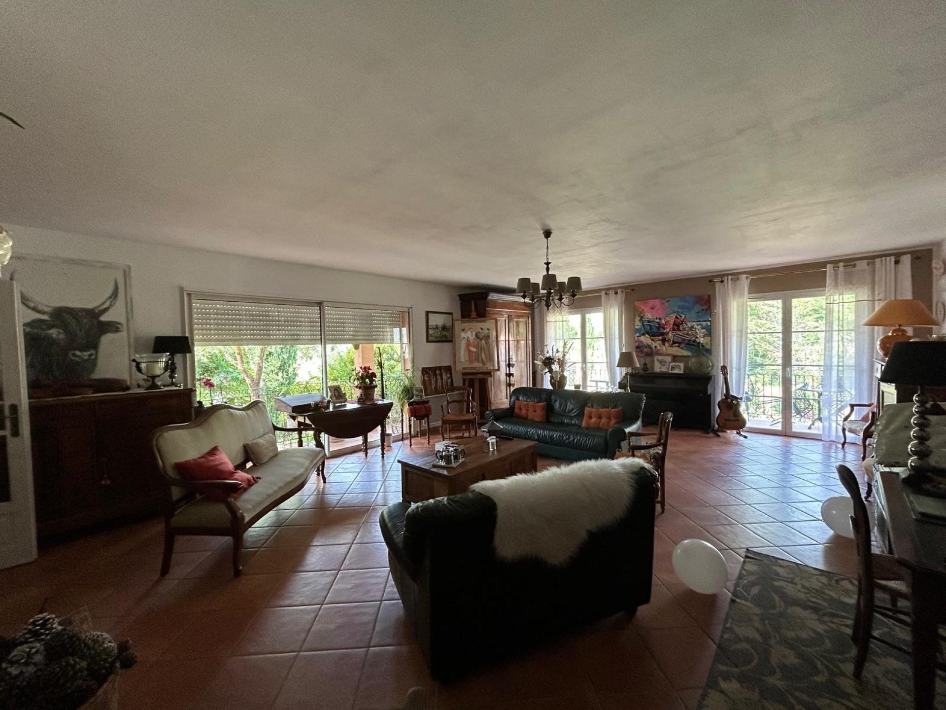 Photo 11 of the listing.