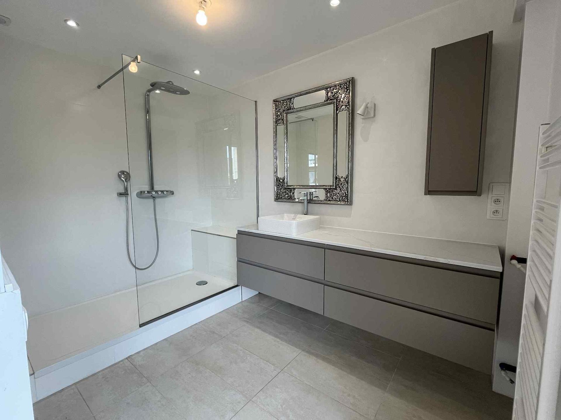 Photo 8 of the listing.