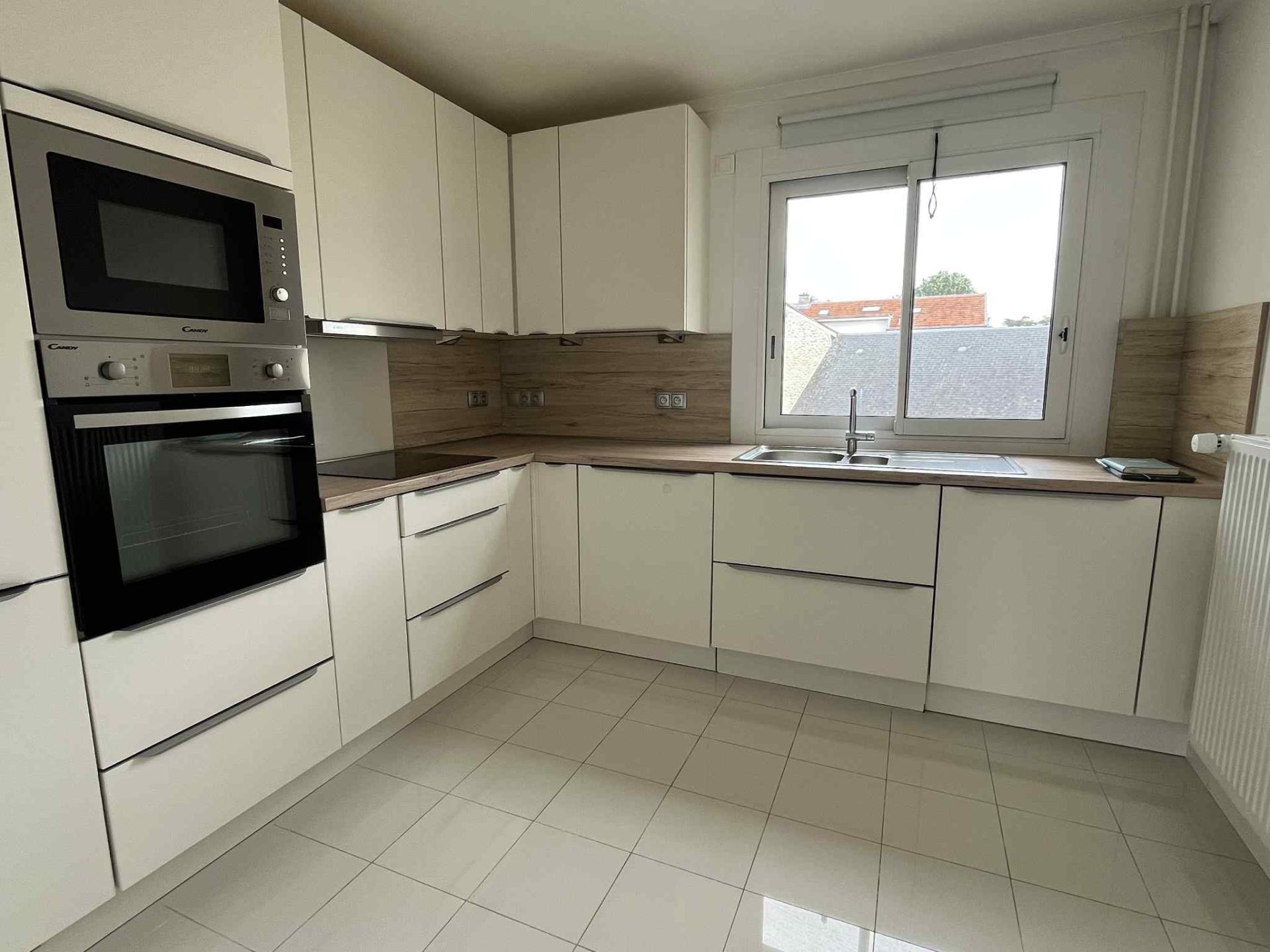 Photo 3 of the listing.