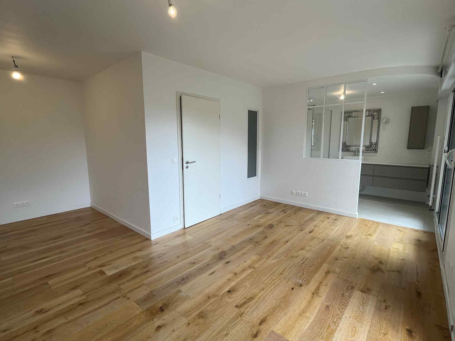 Photo 7 of the listing.