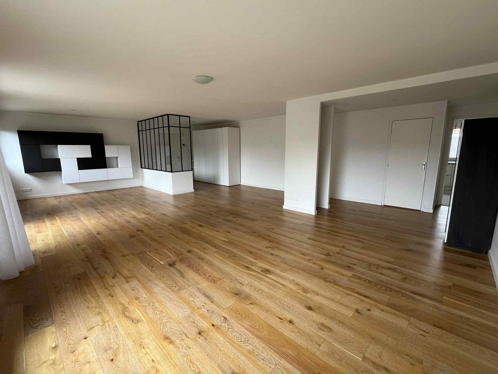 Photo 2 of the listing.