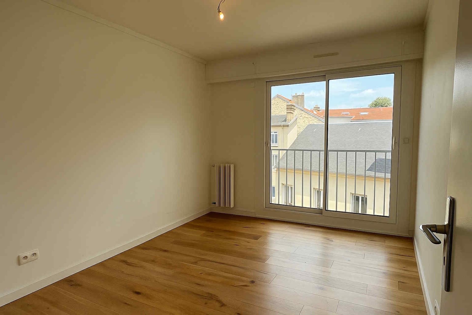 Photo 5 of the listing.