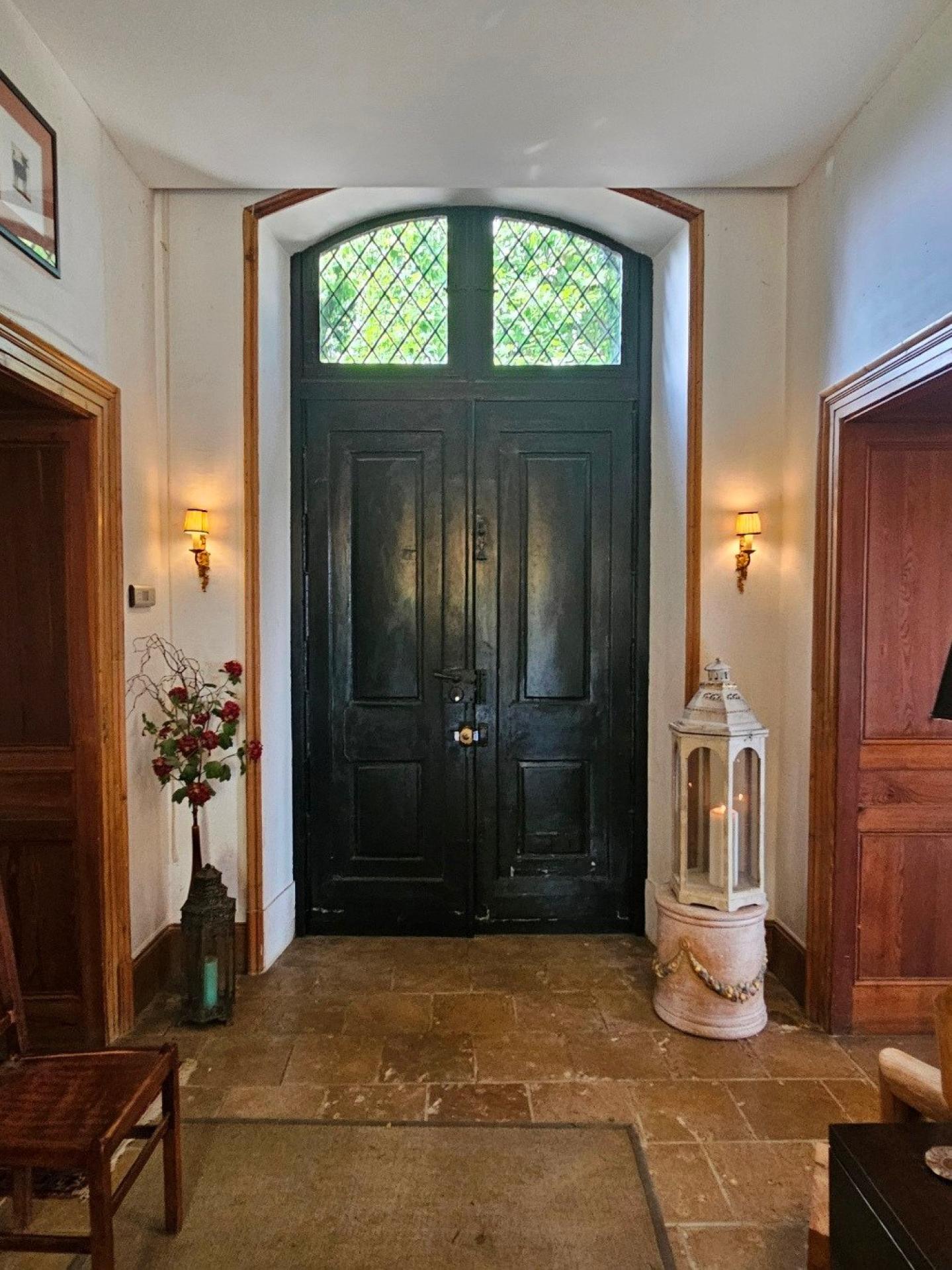 Photo 4 of the listing.