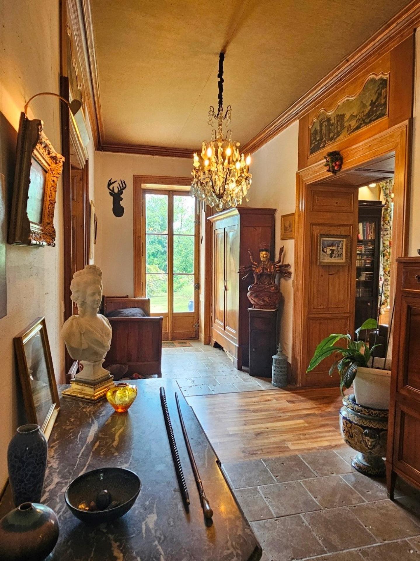 Photo 5 of the listing.