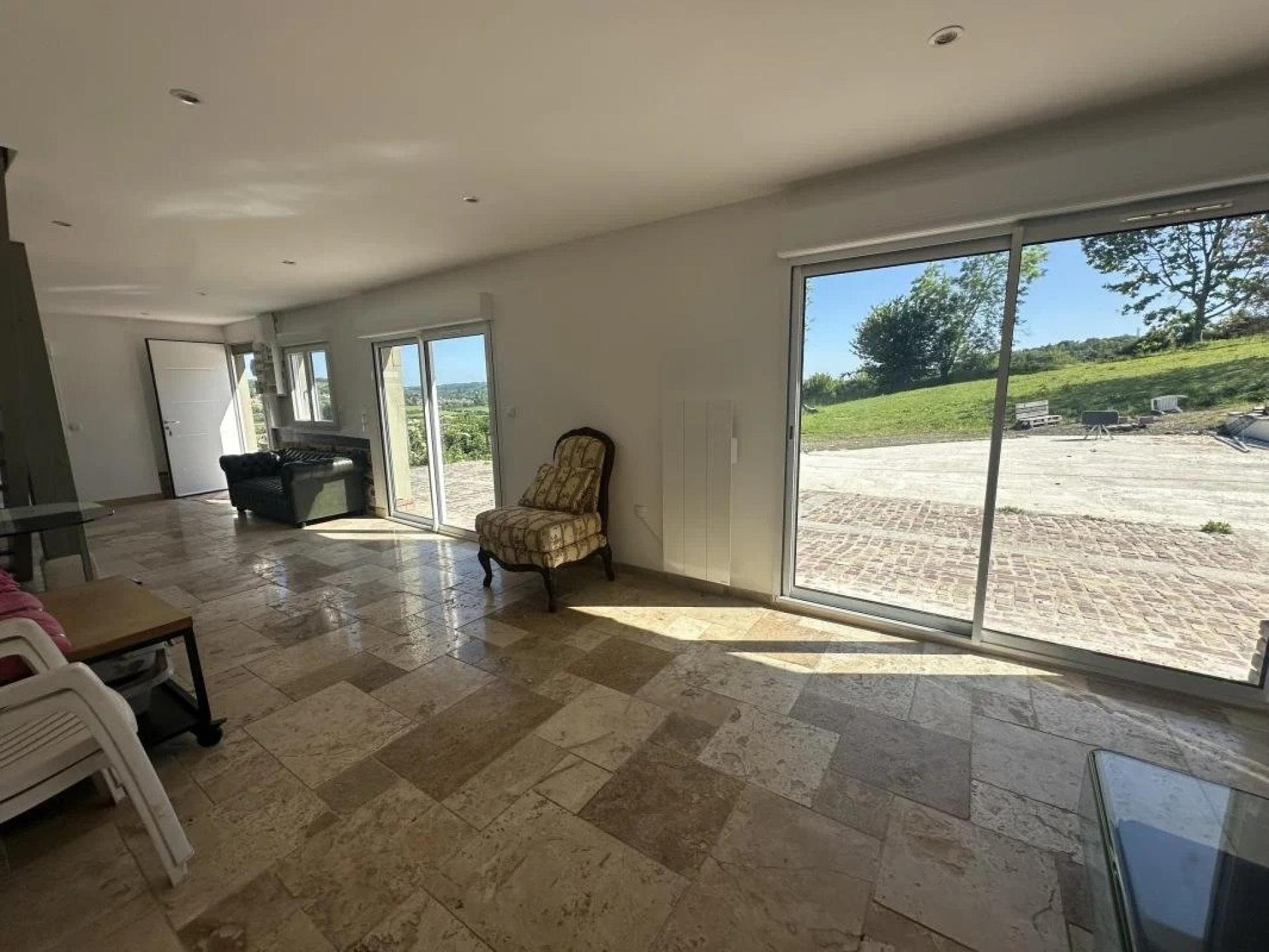 Photo 7 of the listing.