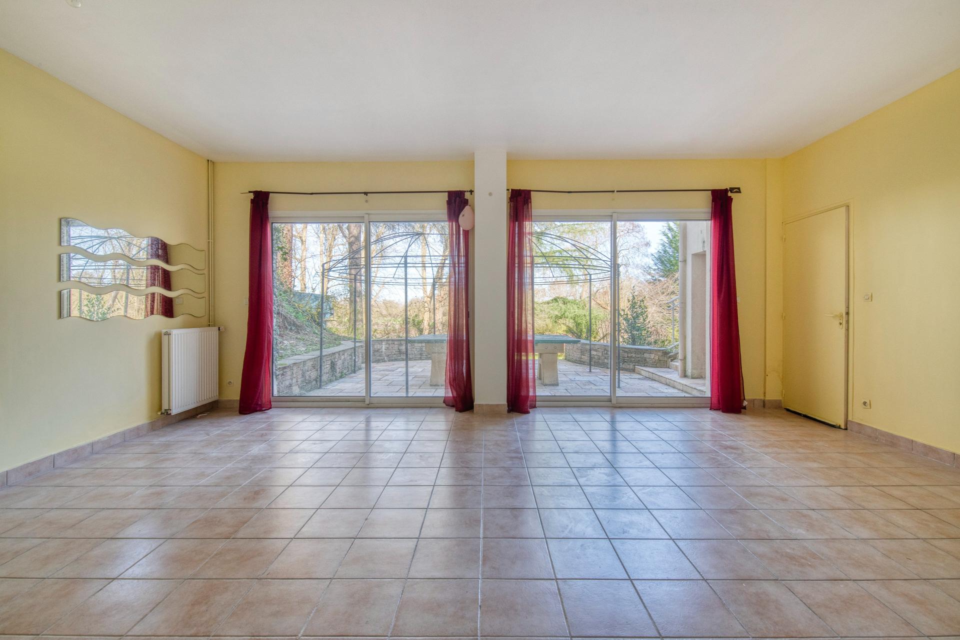 Photo 14 of the listing.