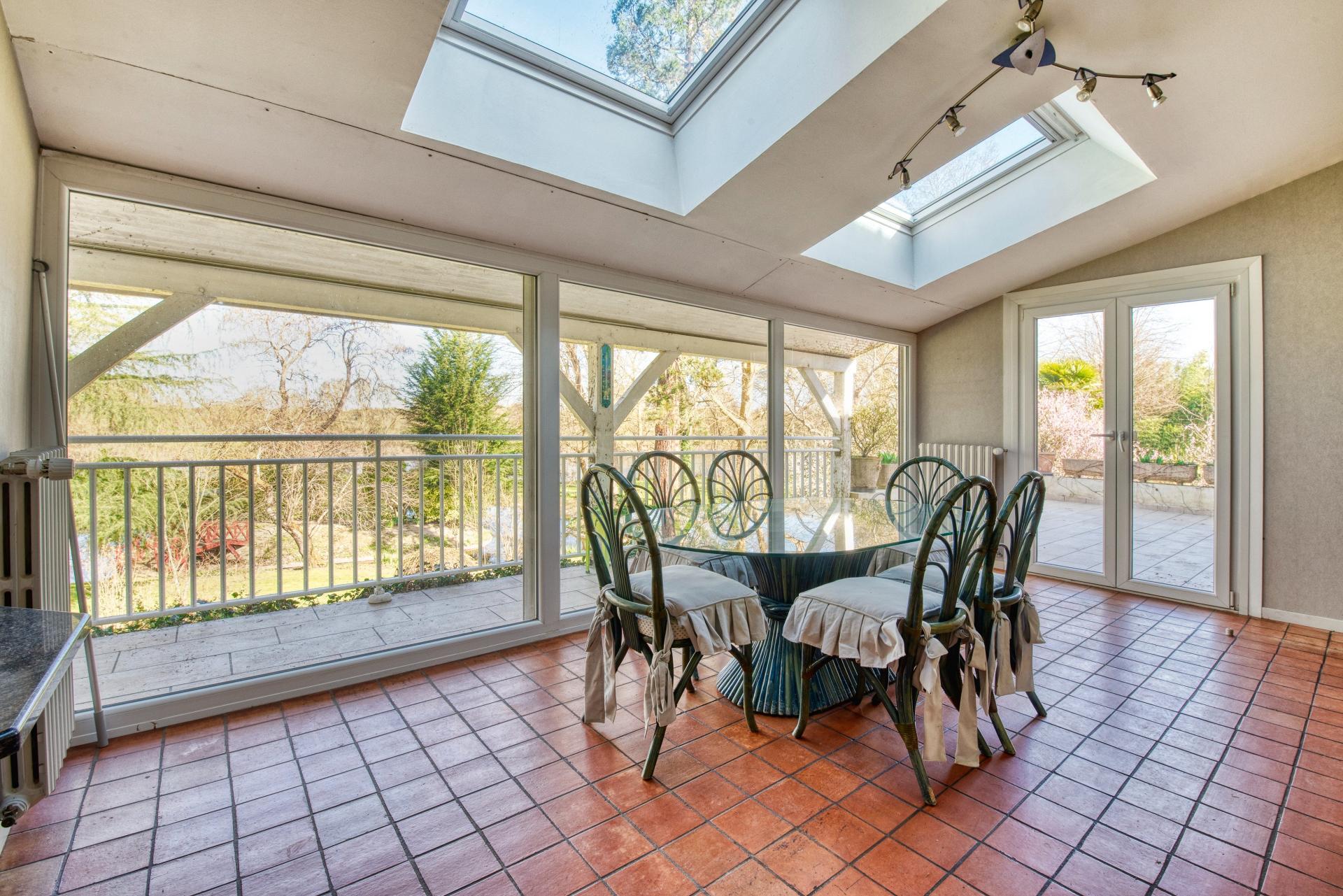 Photo 9 of the listing.