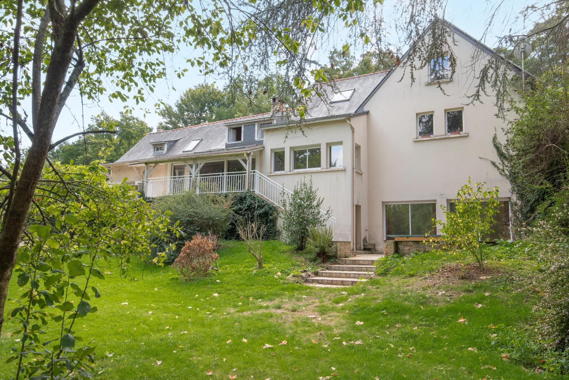 Photo 2 of the listing.