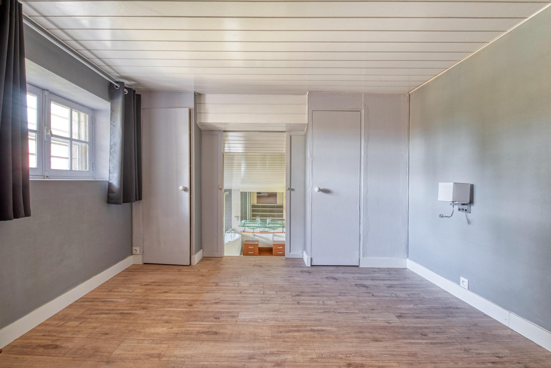 Photo 13 of the listing.