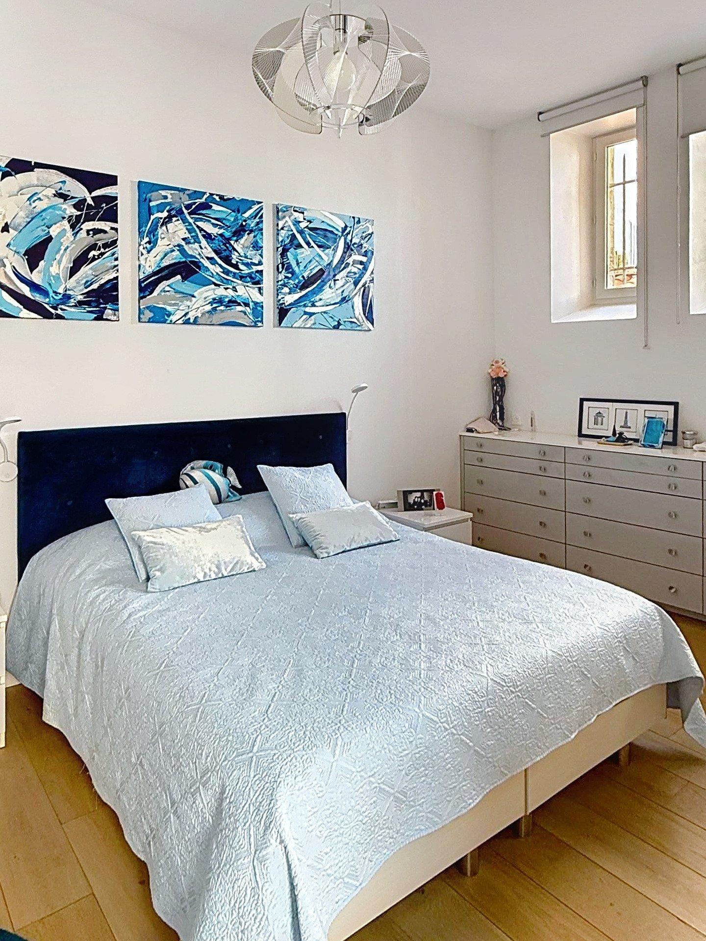 Photo 7 of the listing.