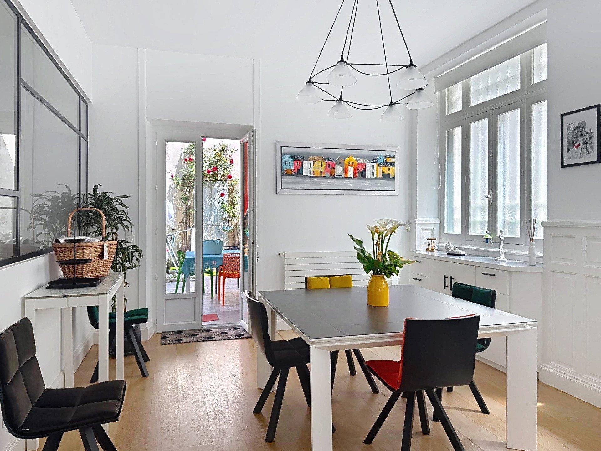 Photo 3 of the listing.