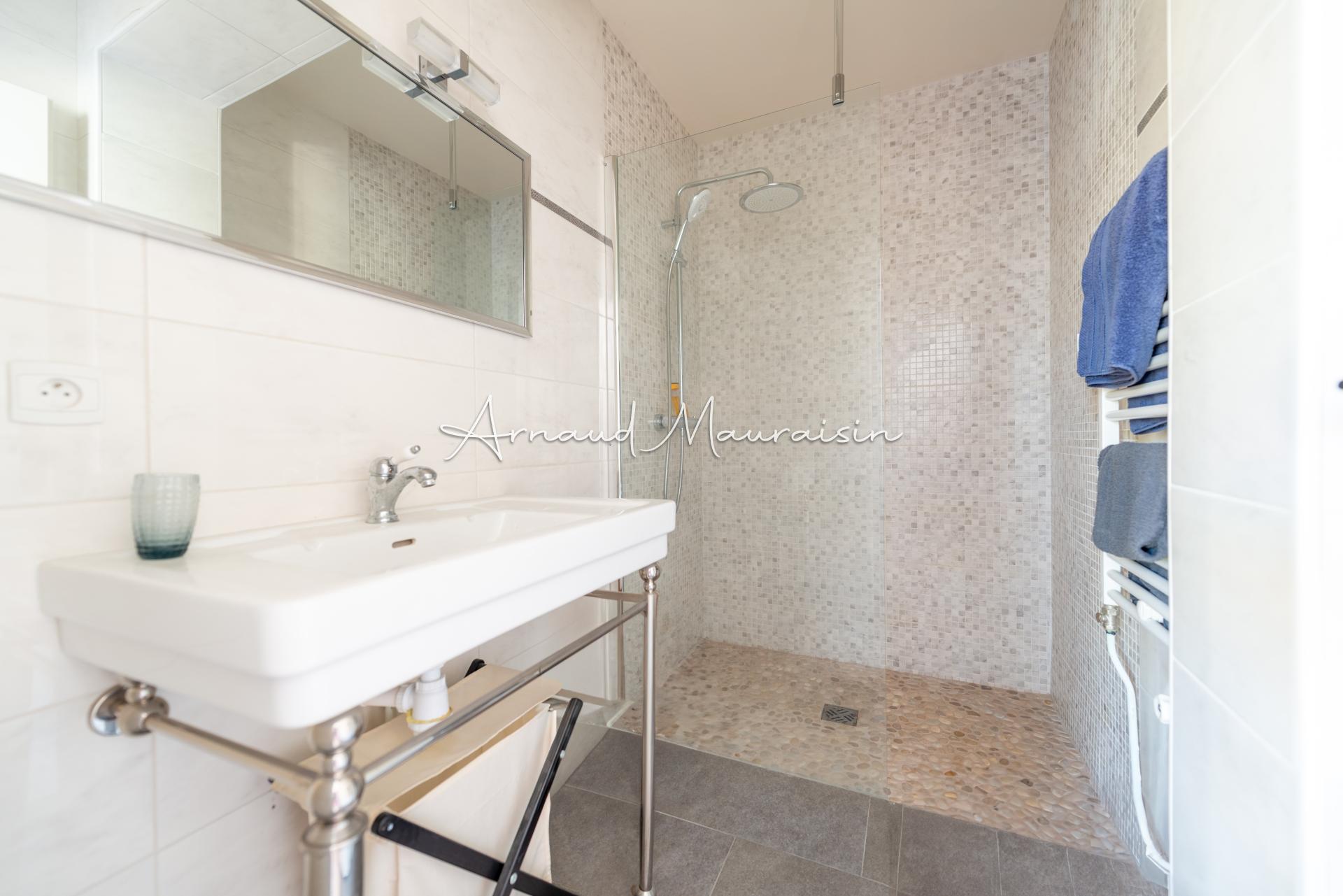 Photo 12 of the listing.