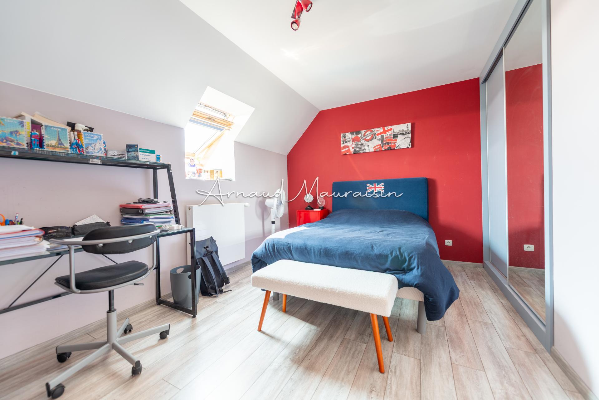 Photo 11 of the listing.