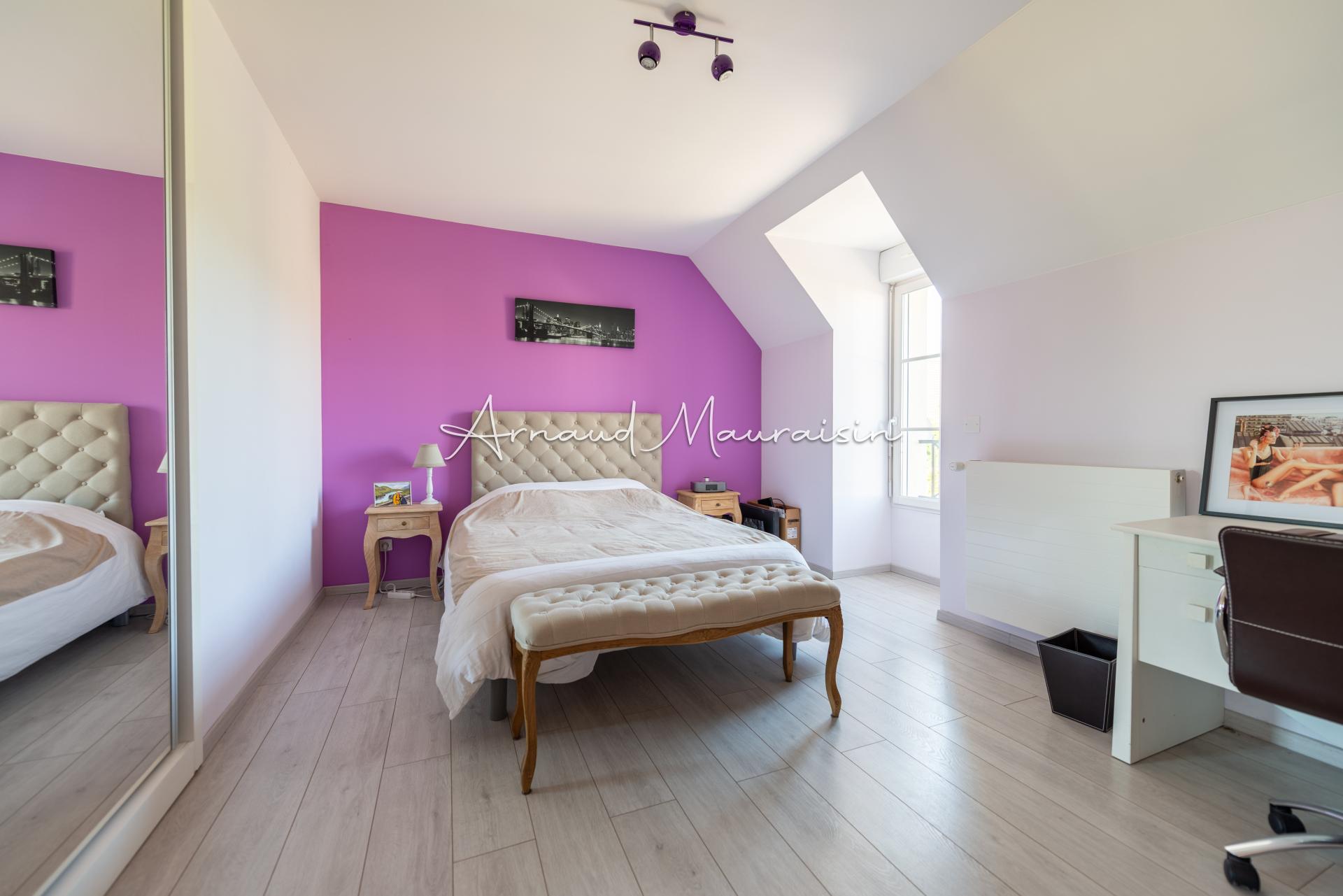 Photo 10 of the listing.