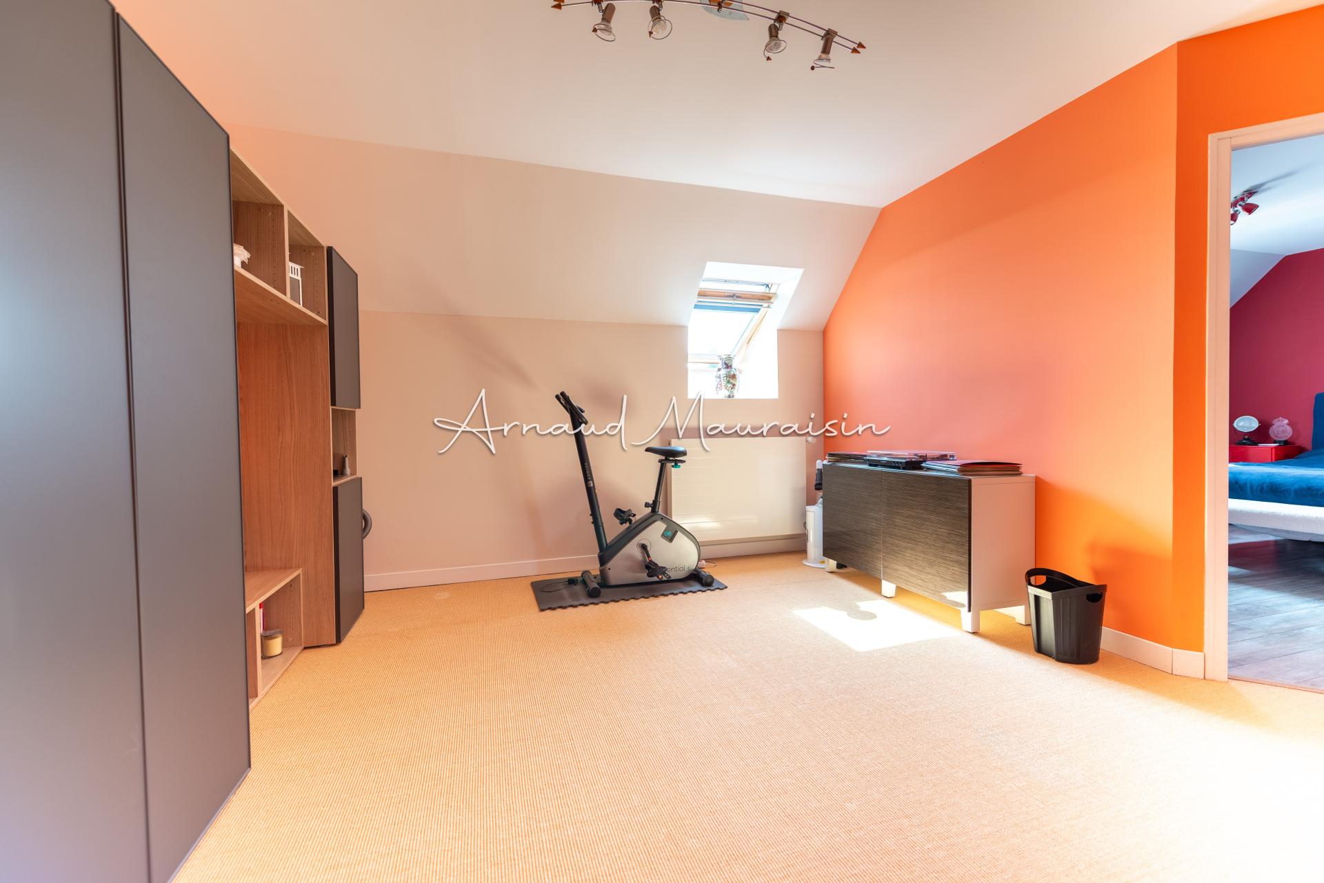 Photo 13 of the listing.