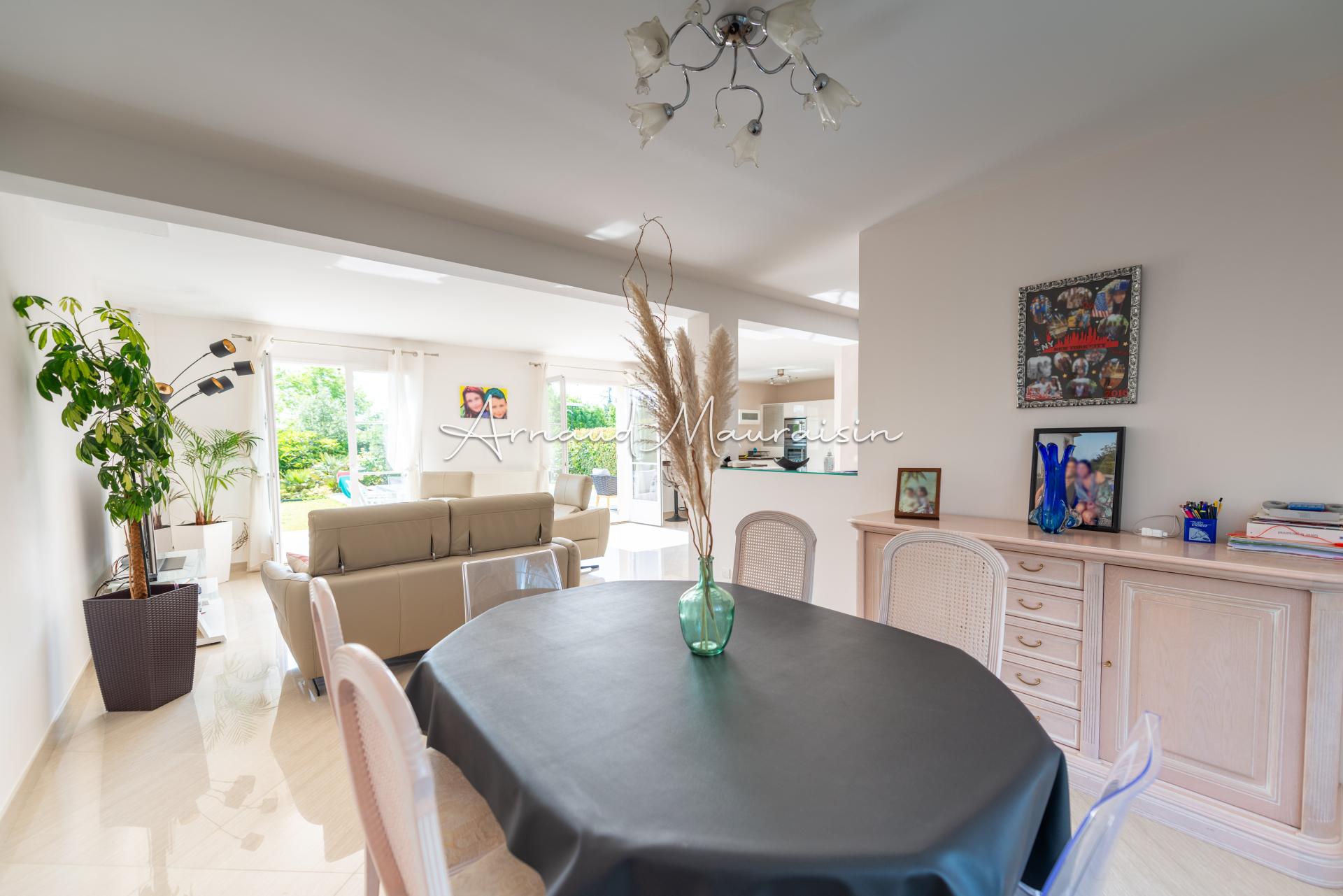 Photo 6 of the listing.