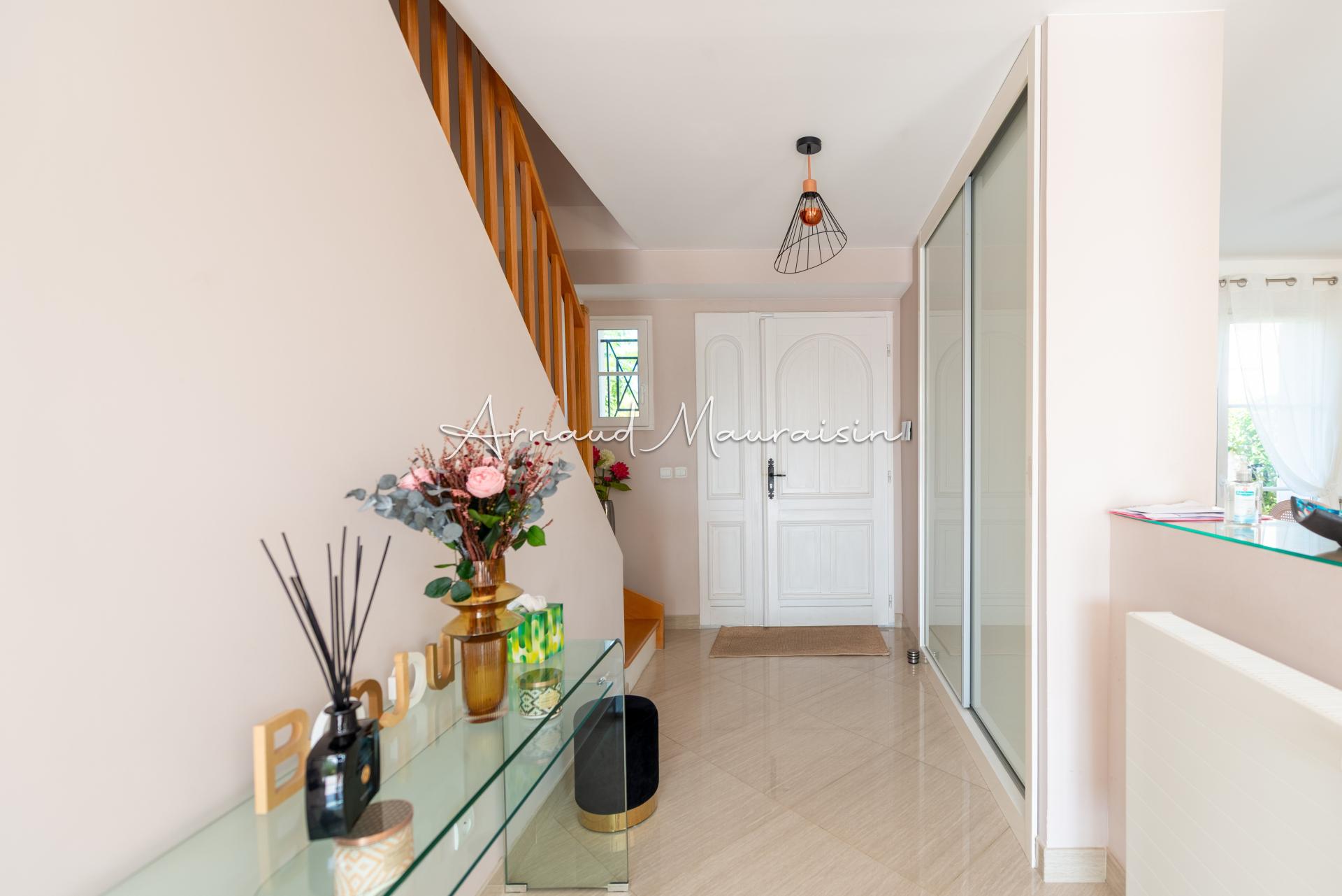 Photo 7 of the listing.