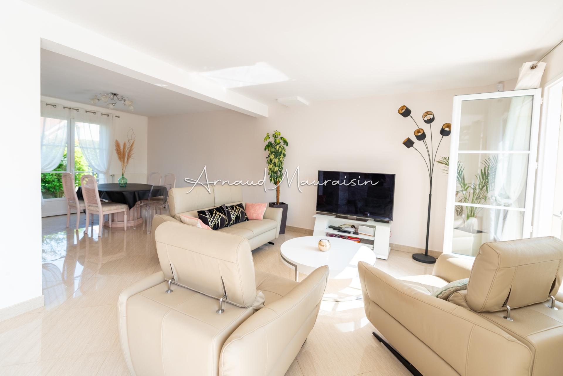 Photo 4 of the listing.