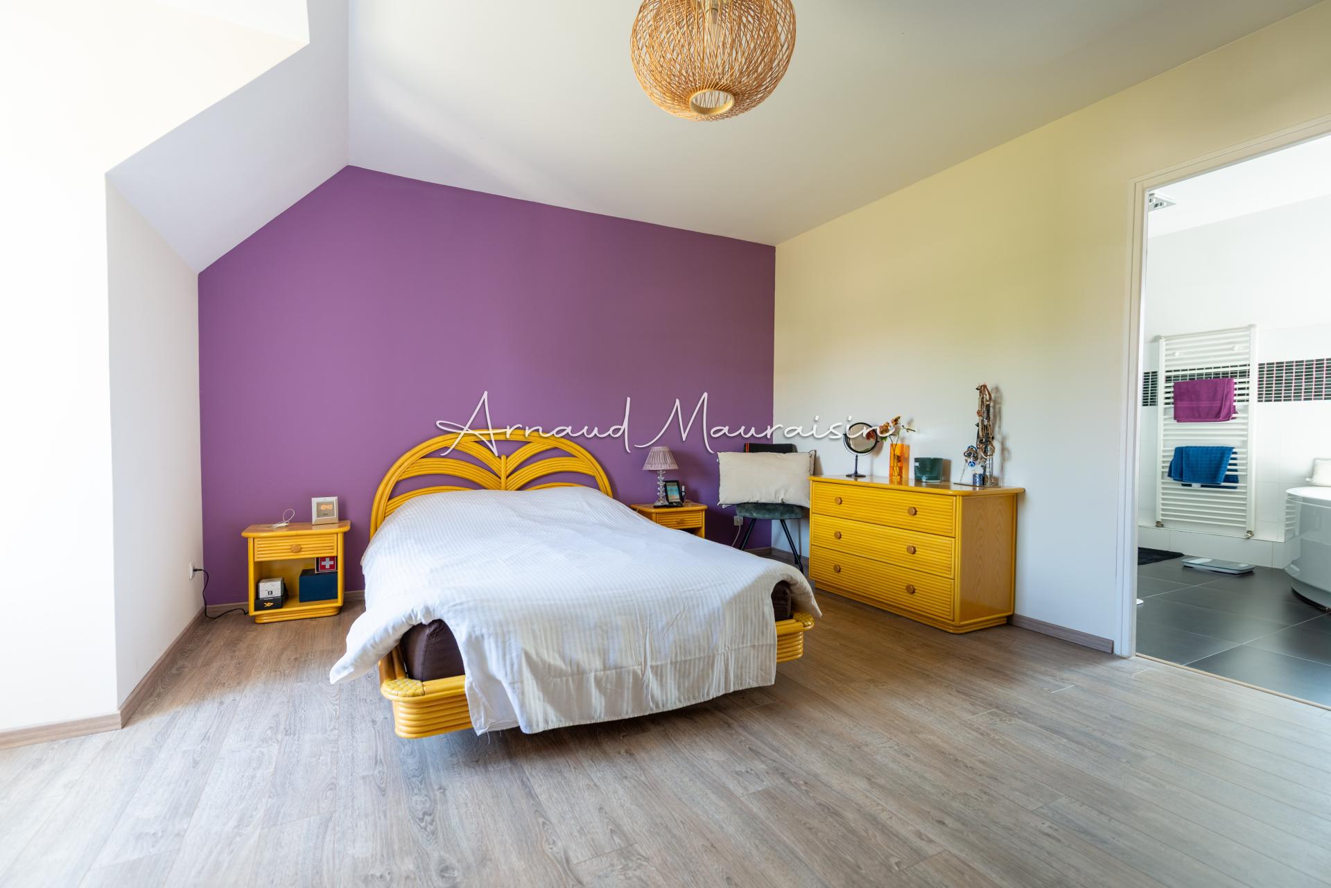 Photo 8 of the listing.