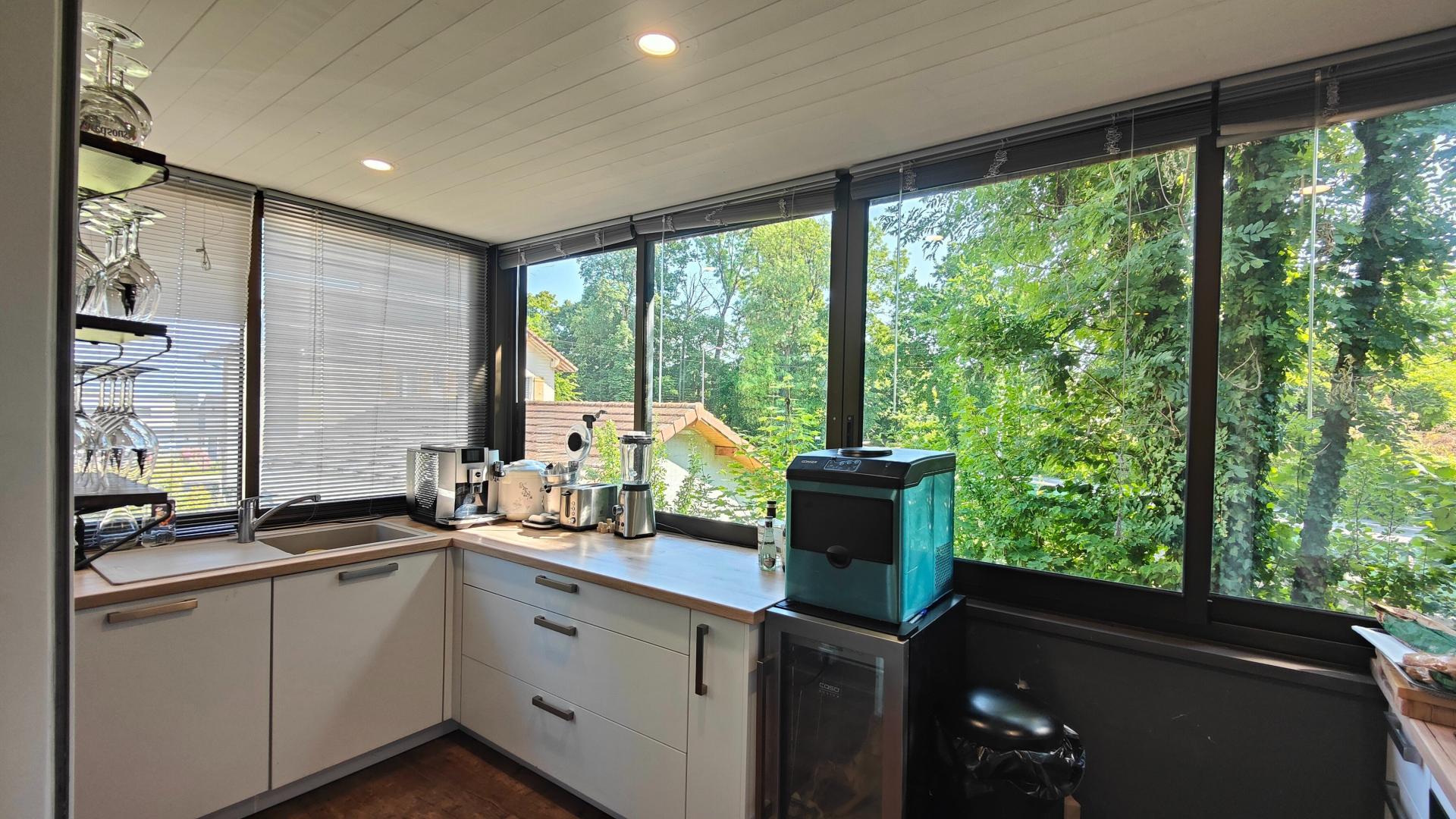 Photo 6 of the listing.