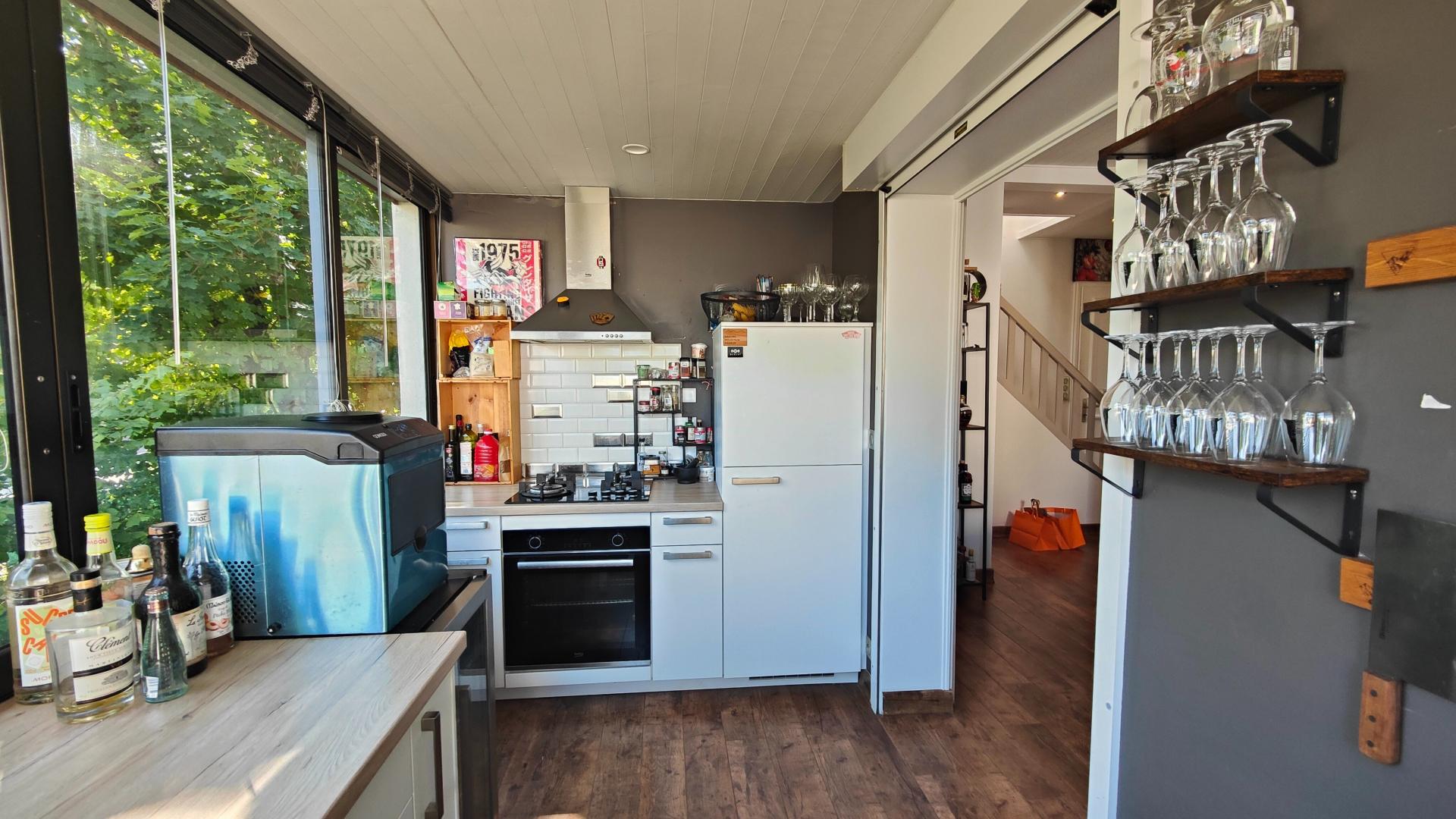 Photo 5 of the listing.