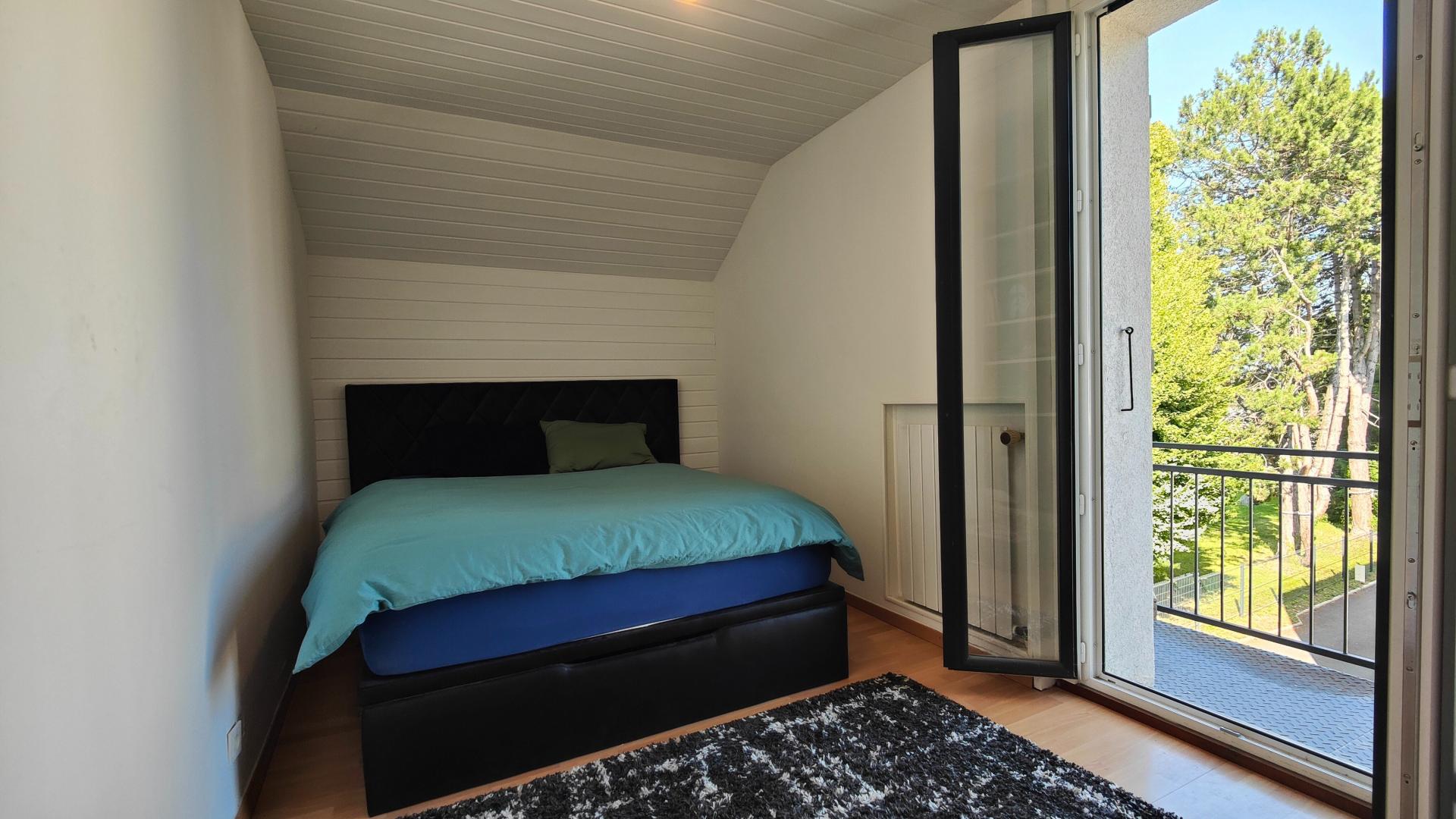 Photo 8 of the listing.