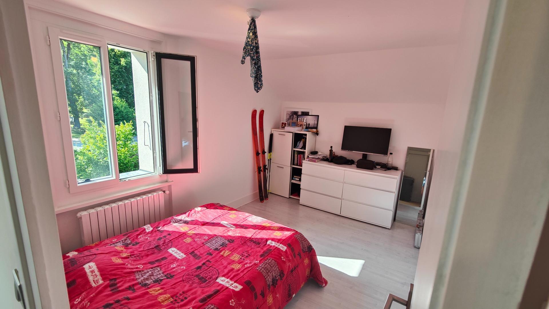 Photo 9 of the listing.