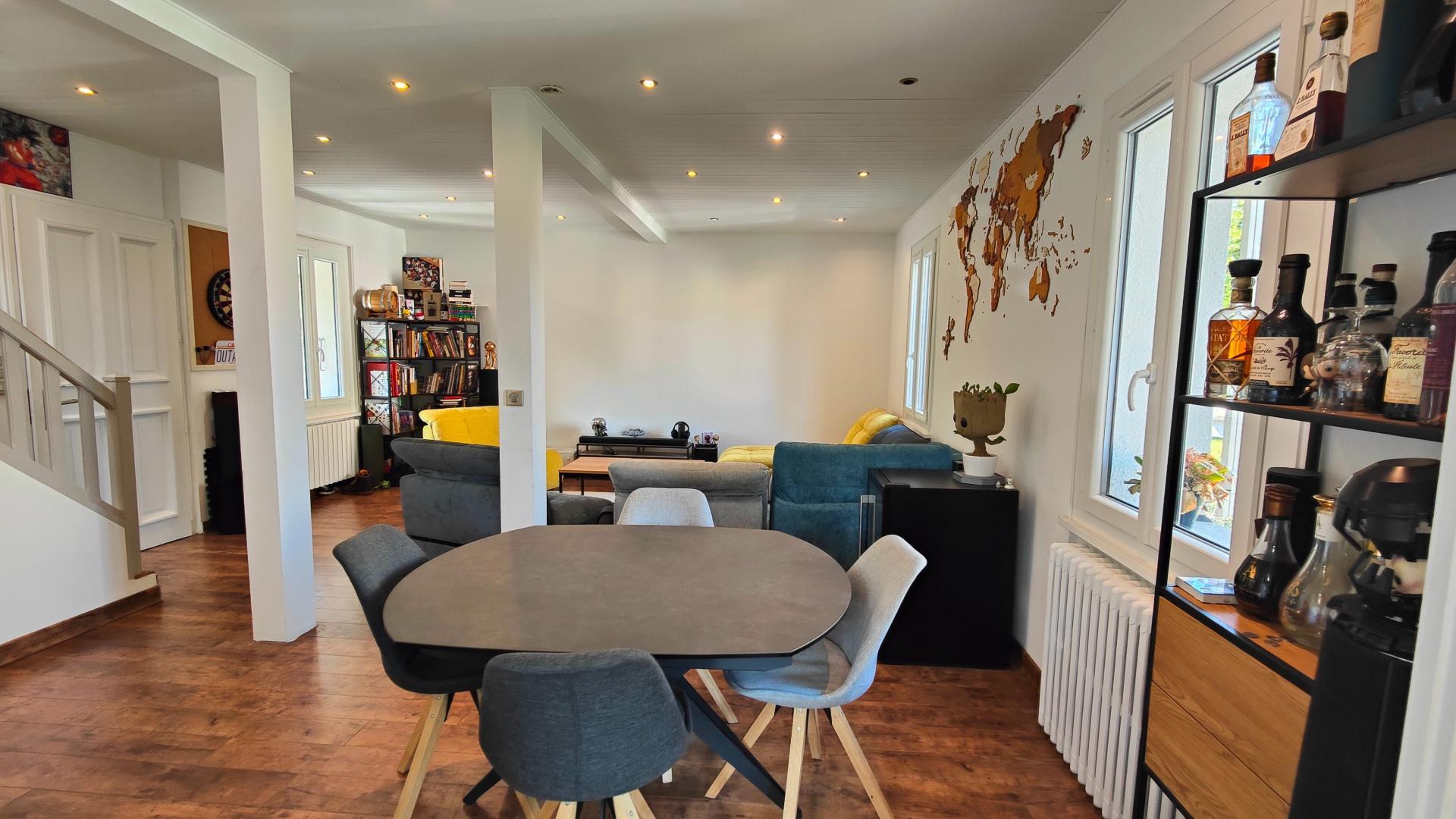 Photo 4 of the listing.