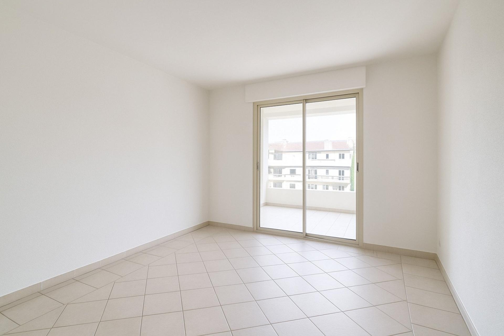 Photo 6 of the listing.