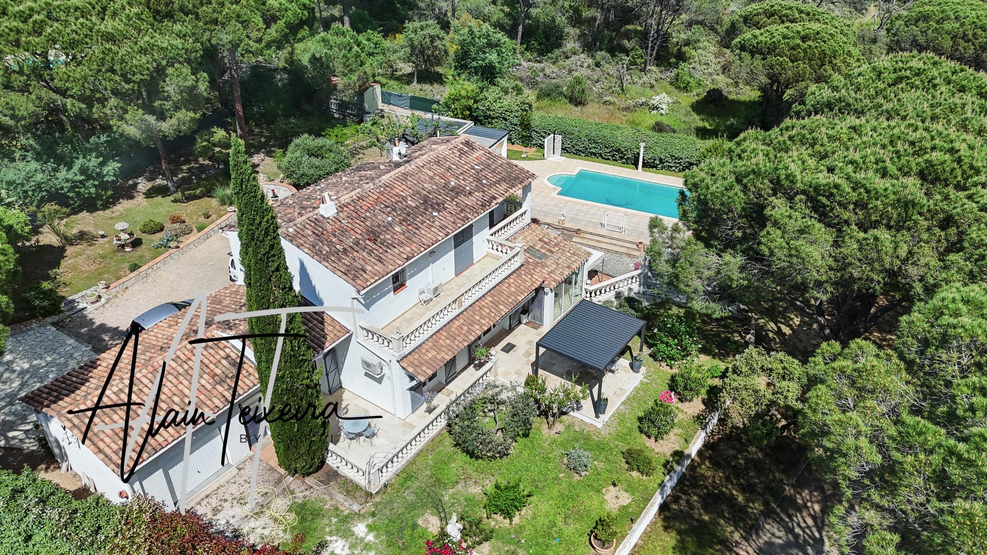 Photo 4 of the listing.