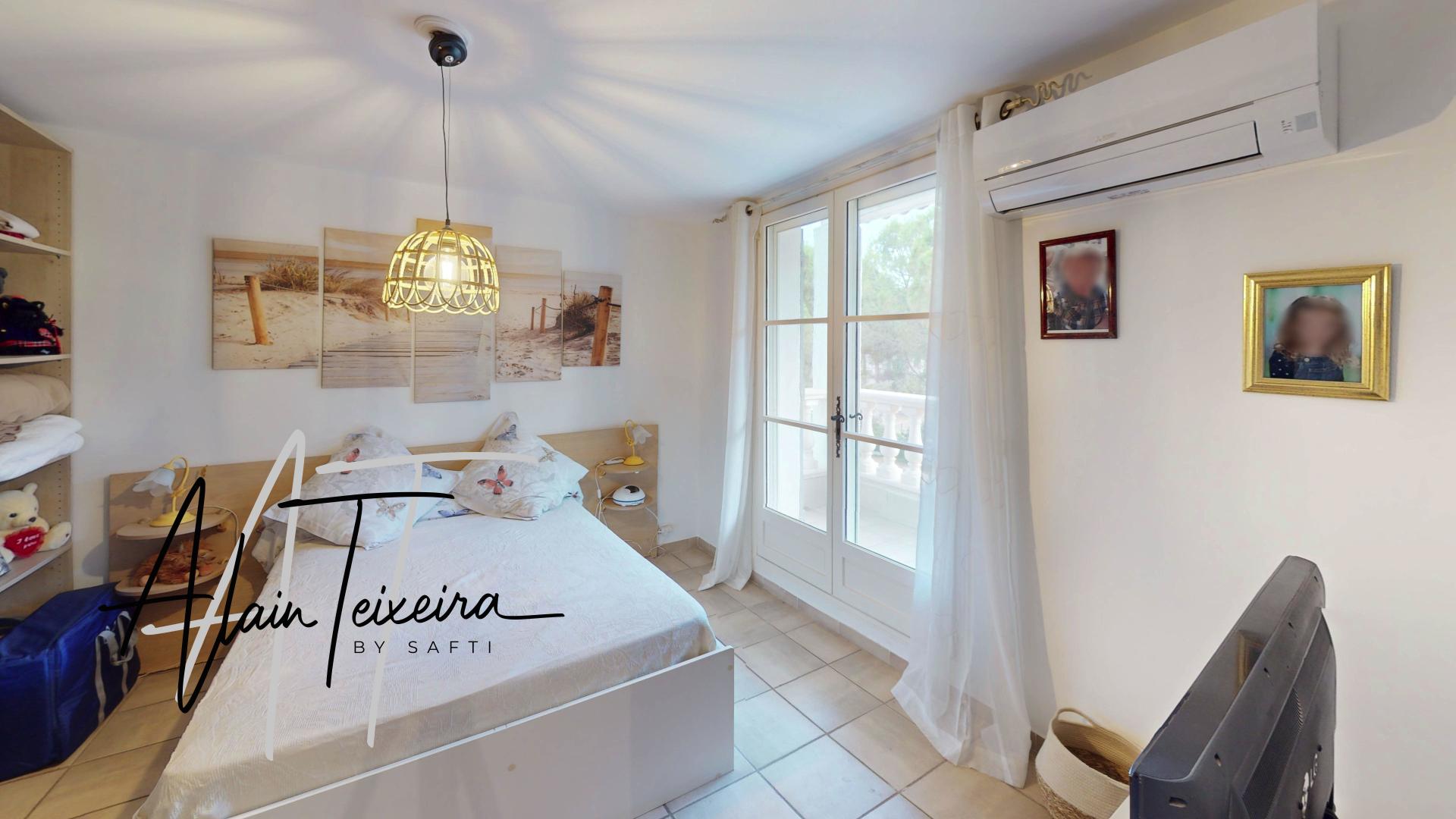 Photo 11 of the listing.